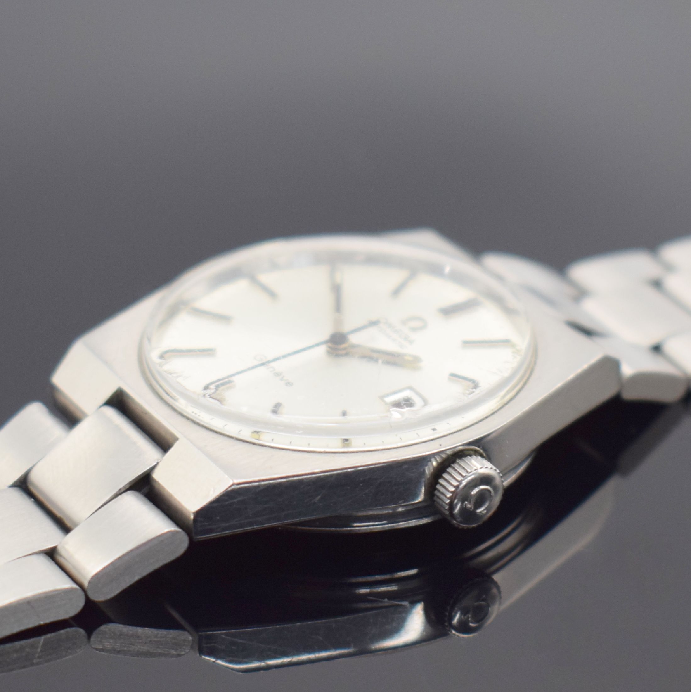 Detail c: OMEGA Geneve Herrenarmbanduhr in Stahl, Schweiz um 1972, Automatik, Ref. 166099, geschr. Boden, Gliederband m. Faltschl., silb. Zifferbl. m. aufges. ...