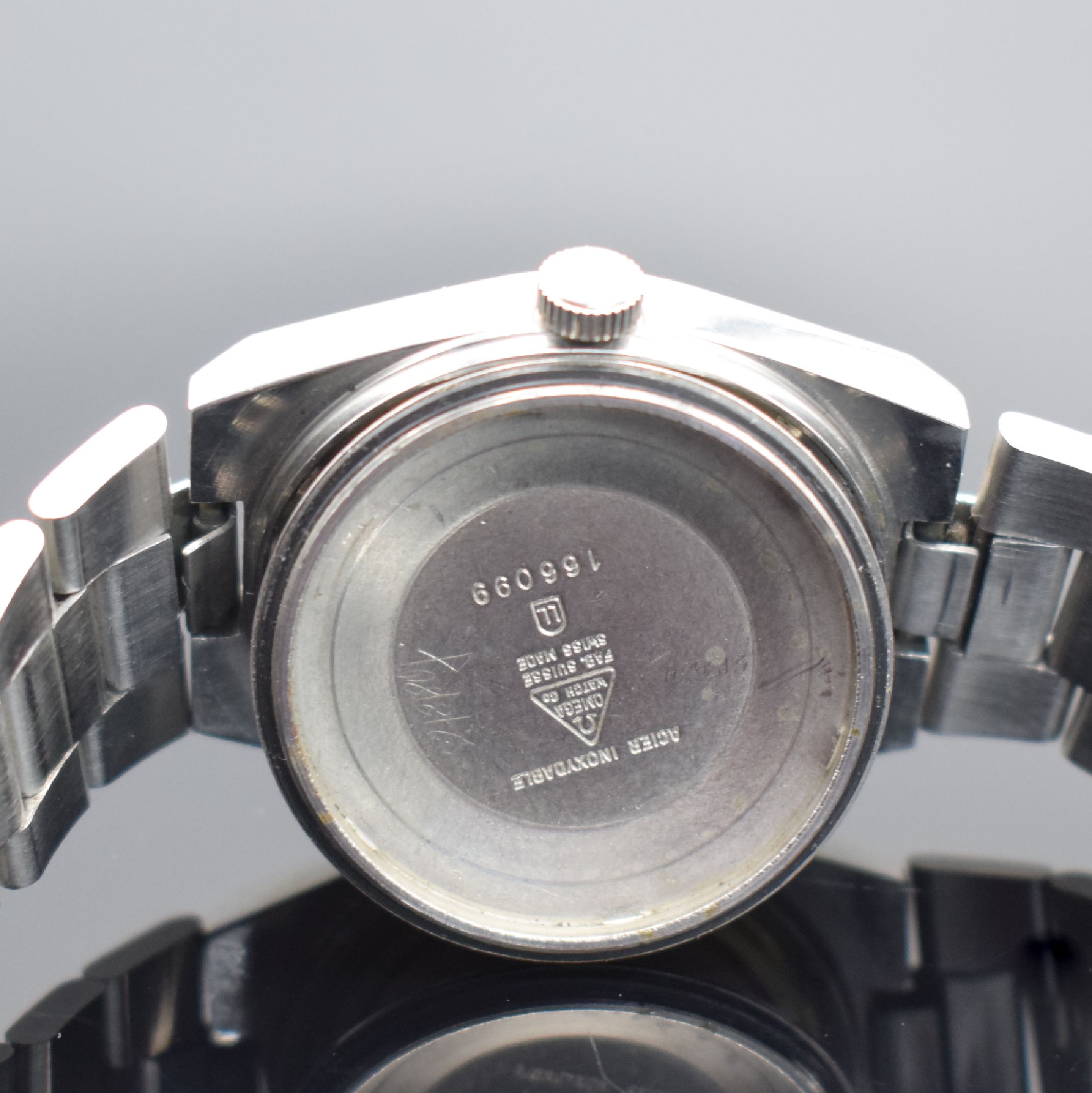Detail g: OMEGA Geneve Herrenarmbanduhr in Stahl, Schweiz um 1972, Automatik, Ref. 166099, geschr. Boden, Gliederband m. Faltschl., silb. Zifferbl. m. aufges. ...