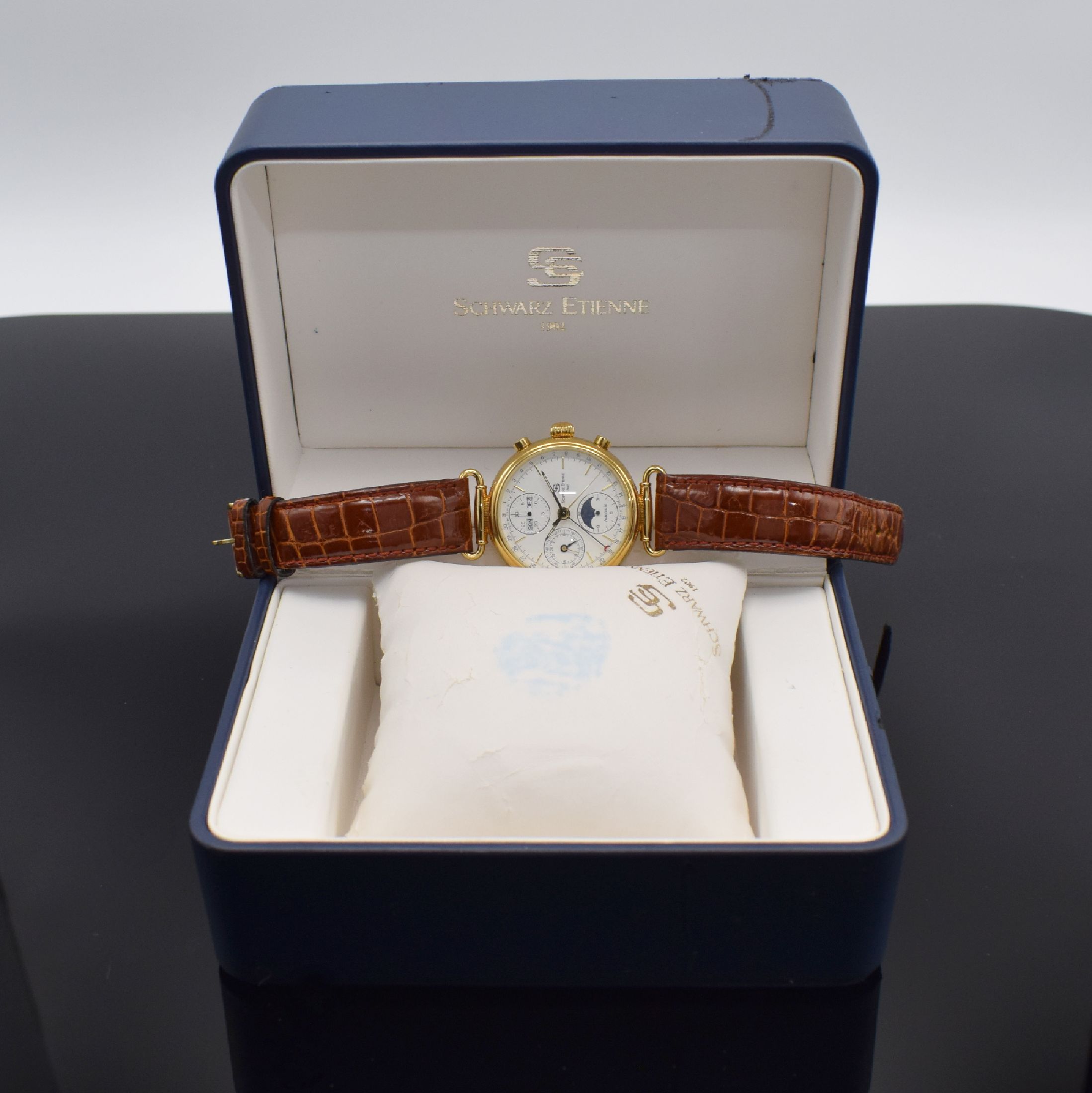 Detail f: SCHWARZ ETIENNE Armbandchronograph mit Vollkalender, Automatik, Schweiz um 1994, Metallgeh. hartverg., Bauweise 1930er Jahre, Scharnier-Bandanst., ...