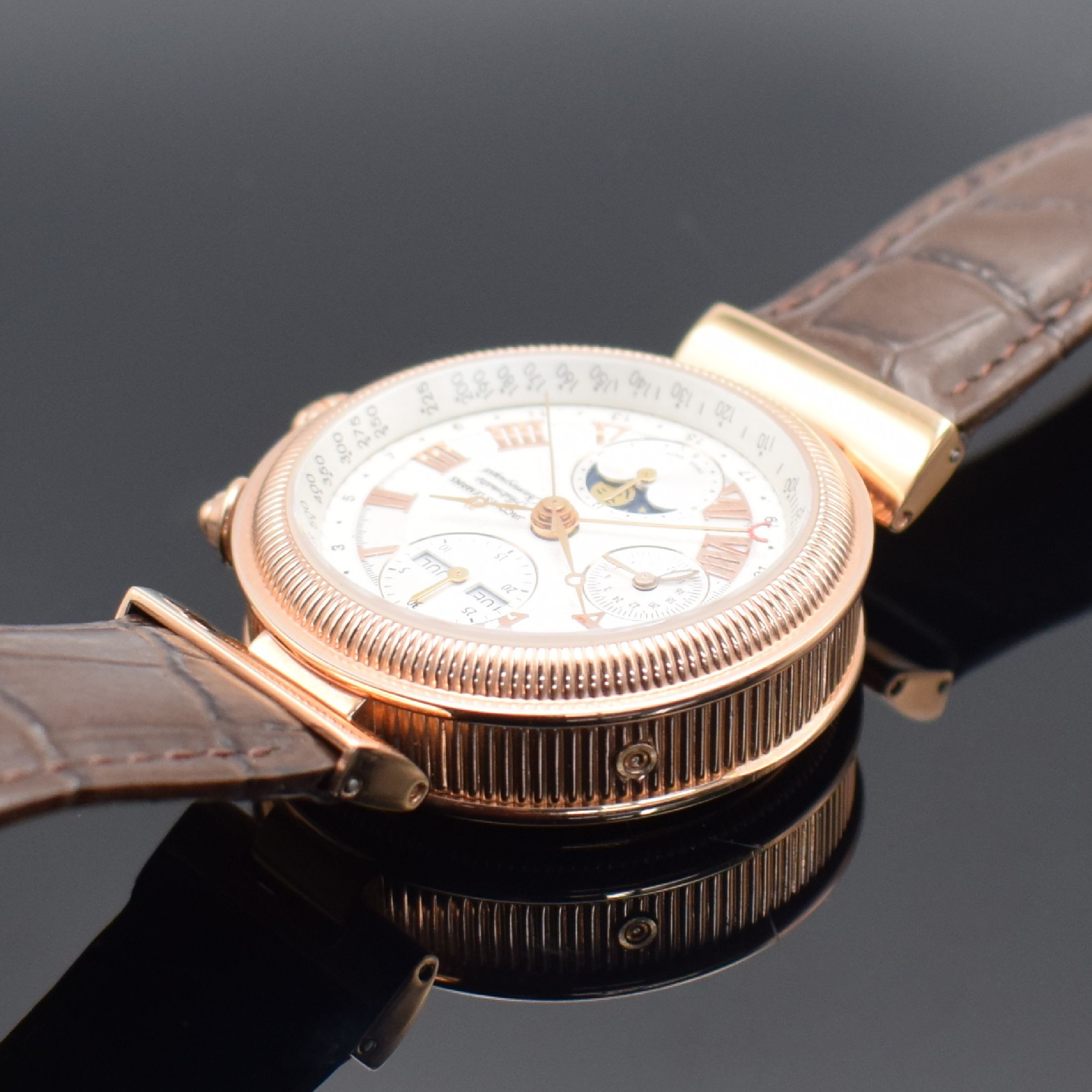 Detail c: JACQUES LEMANS Armbandchronograph mit Vollkalenderanzeige, Automatik, Schweiz um 1995, rosé-verg. Edelstahlgeh. inkl. orig. Lederband m. orig. ...
