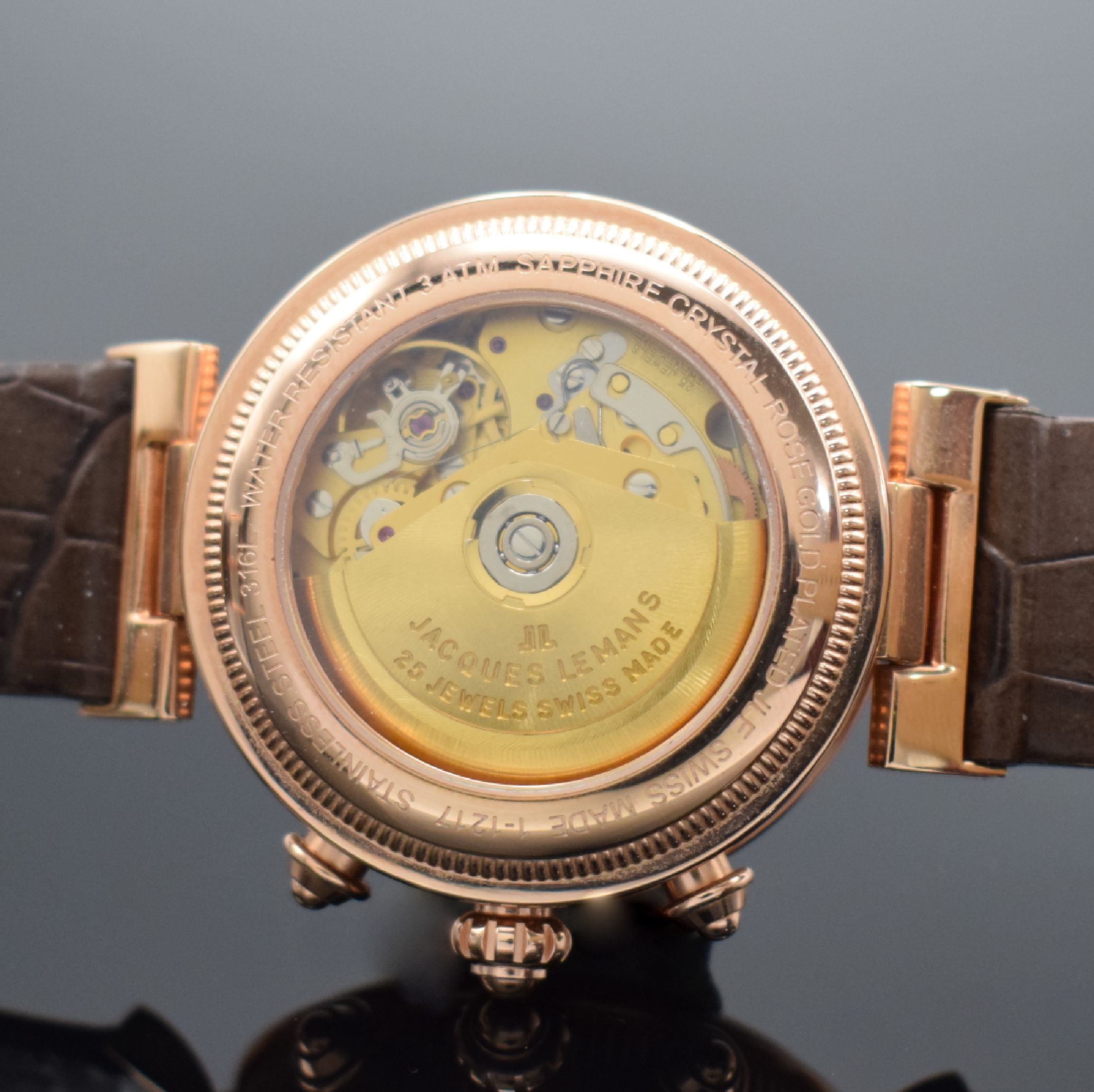 Detail e: JACQUES LEMANS Armbandchronograph mit Vollkalenderanzeige, Automatik, Schweiz um 1995, rosé-verg. Edelstahlgeh. inkl. orig. Lederband m. orig. ...