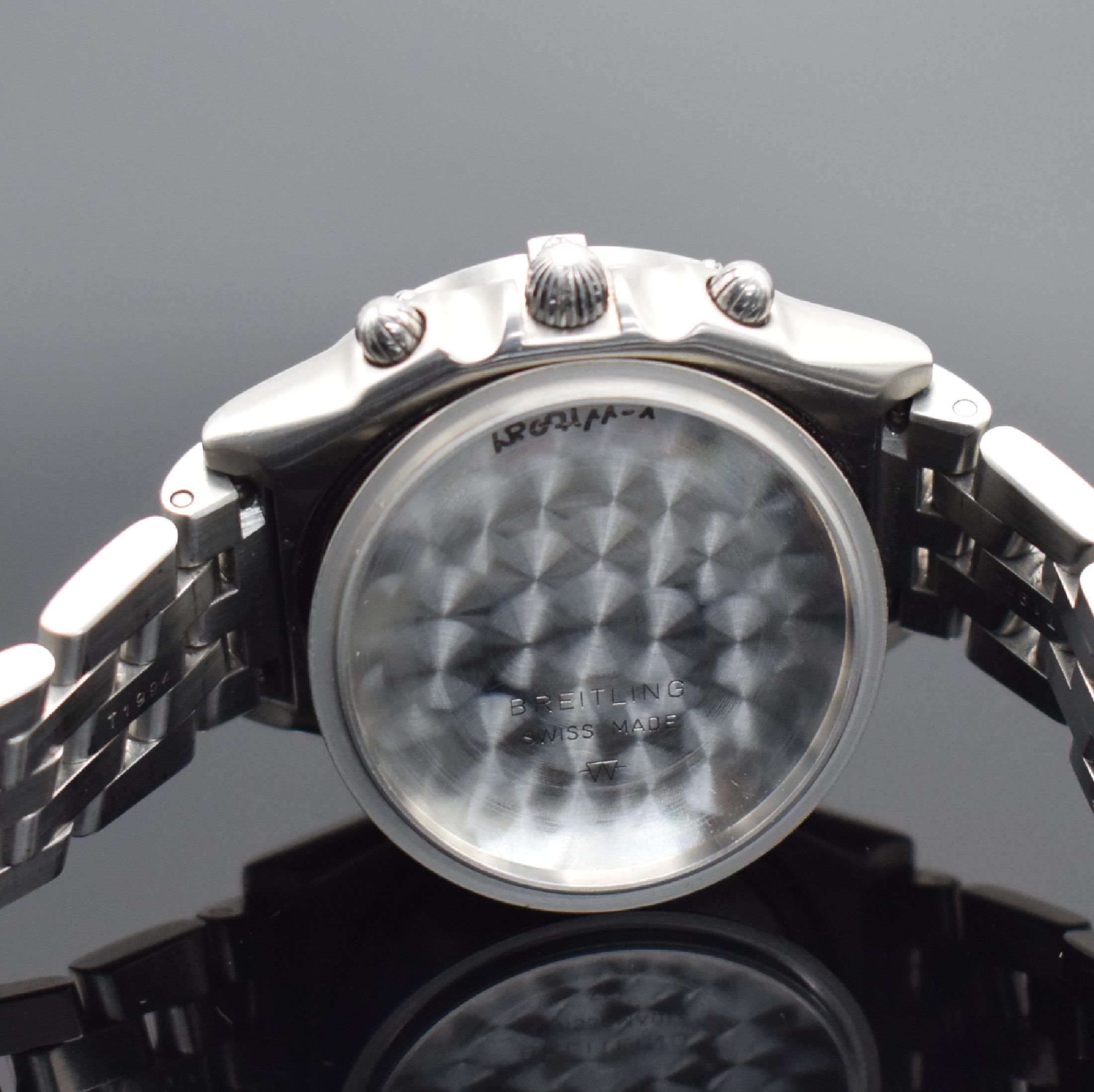 Detail g: BREITLING Chronomat Sondermodell Blue Impulse auf 1000 Stück limitierte Herrenarmbanduhr mit Chronograph Referenz A13048, Schweiz um 1996, ...
