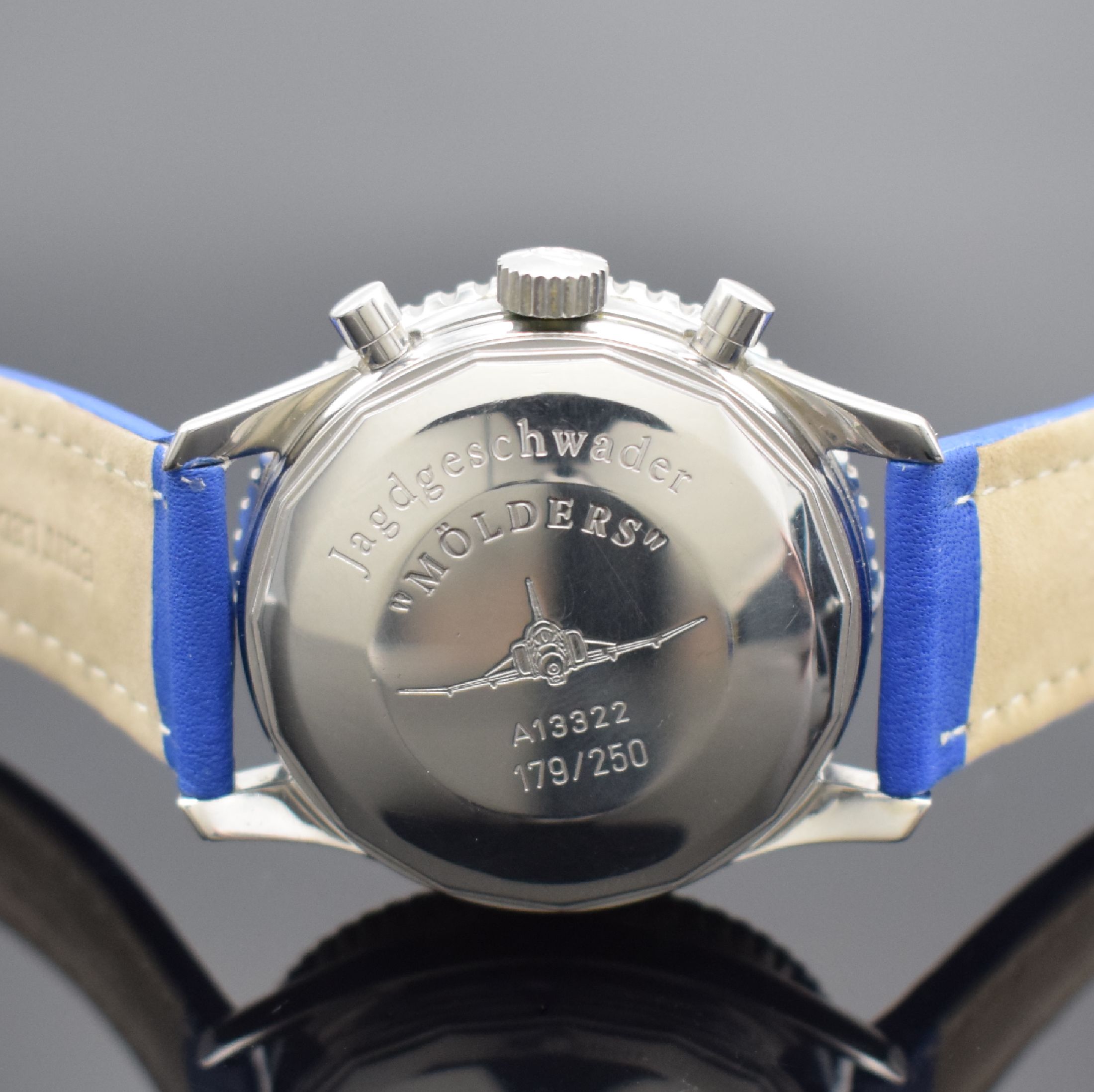 Detail c: BREITLING Old Navitimer Sondermodell Jagdgeschwader Mölders auf 250 Stück limitierte Herrenarmbanduhr mit Chronograph Referenz A13322, Schweiz um ...