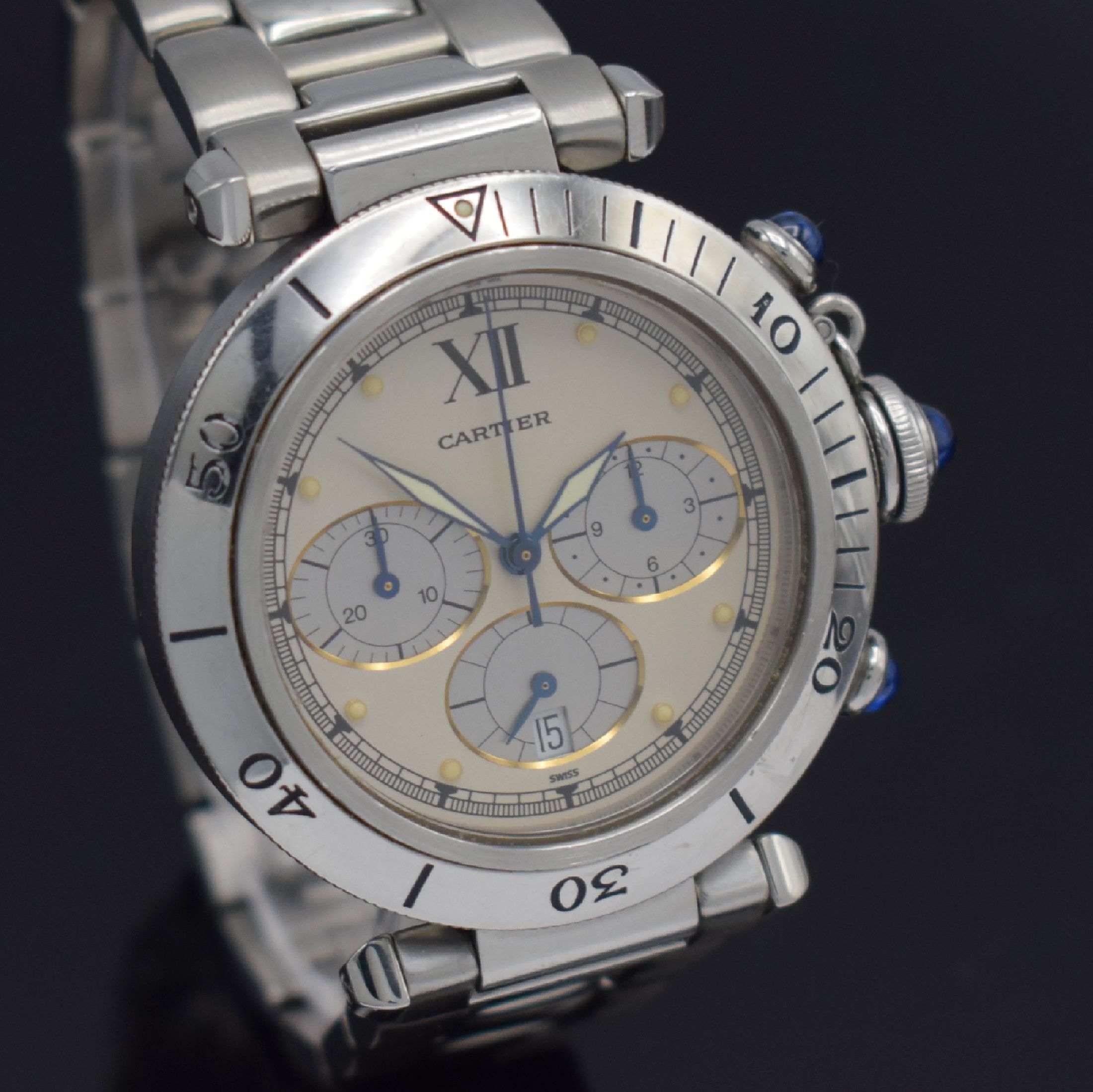 Detail e: CARTIER Armbandchronograph Pasha, Schweiz um 1995, quarz, Edelstahlgeh., Boden verschr., eins. drehb. Lünette, Gliederband m. dopp. Faltschl., silb. ...