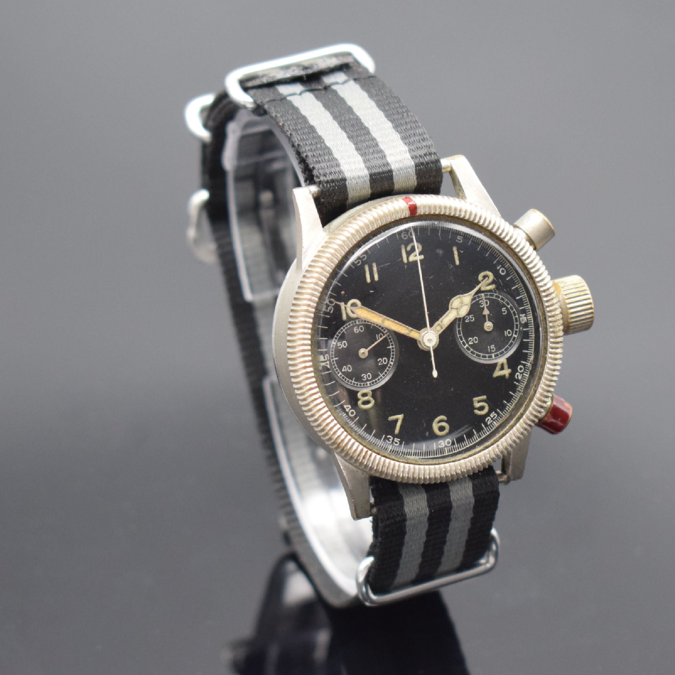 Detail b: TUTIMA GLASHÜTTE UROFA 59 Flyback- Schaltradchronograph, Deutschland um 1940, vernickeltes Gehäuse m. Drehlünette, Edelstahlboden verschr., orig. ...
