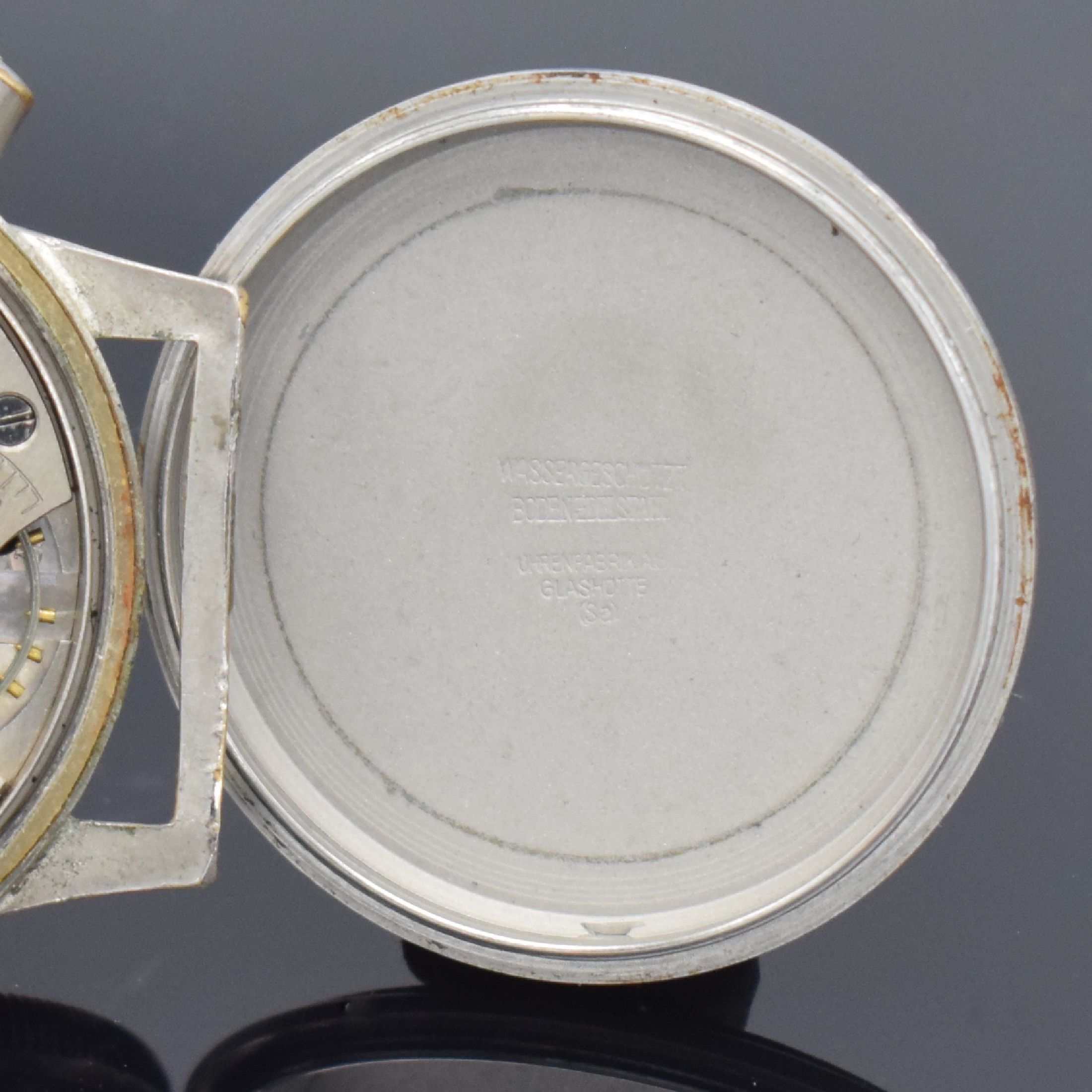 Detail e: TUTIMA GLASHÜTTE UROFA 59 Flyback- Schaltradchronograph, Deutschland um 1940, vernickeltes Gehäuse m. Drehlünette, Edelstahlboden verschr., orig. ...