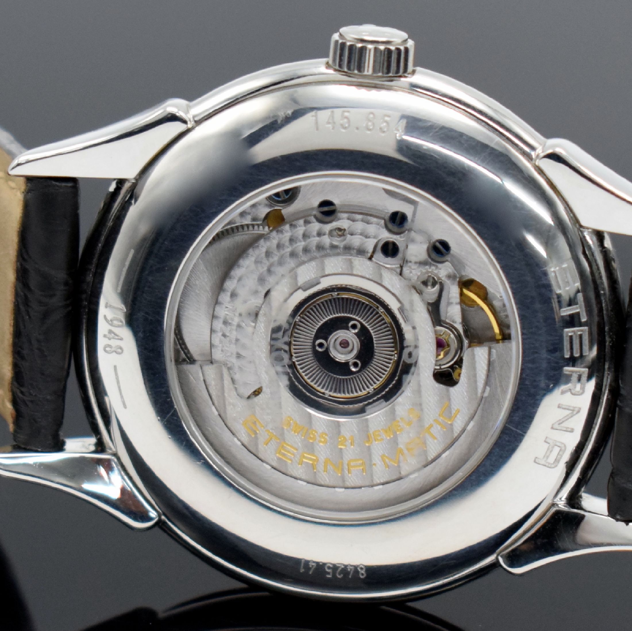 Detail b: ETERNA-MATIC 1948 Herrenchronometer mit Großdatum in Stahl Referenz 8425.41, Schweiz um 2005, Automatik, beids. vergl. Geh., Boden aufgedr., ...