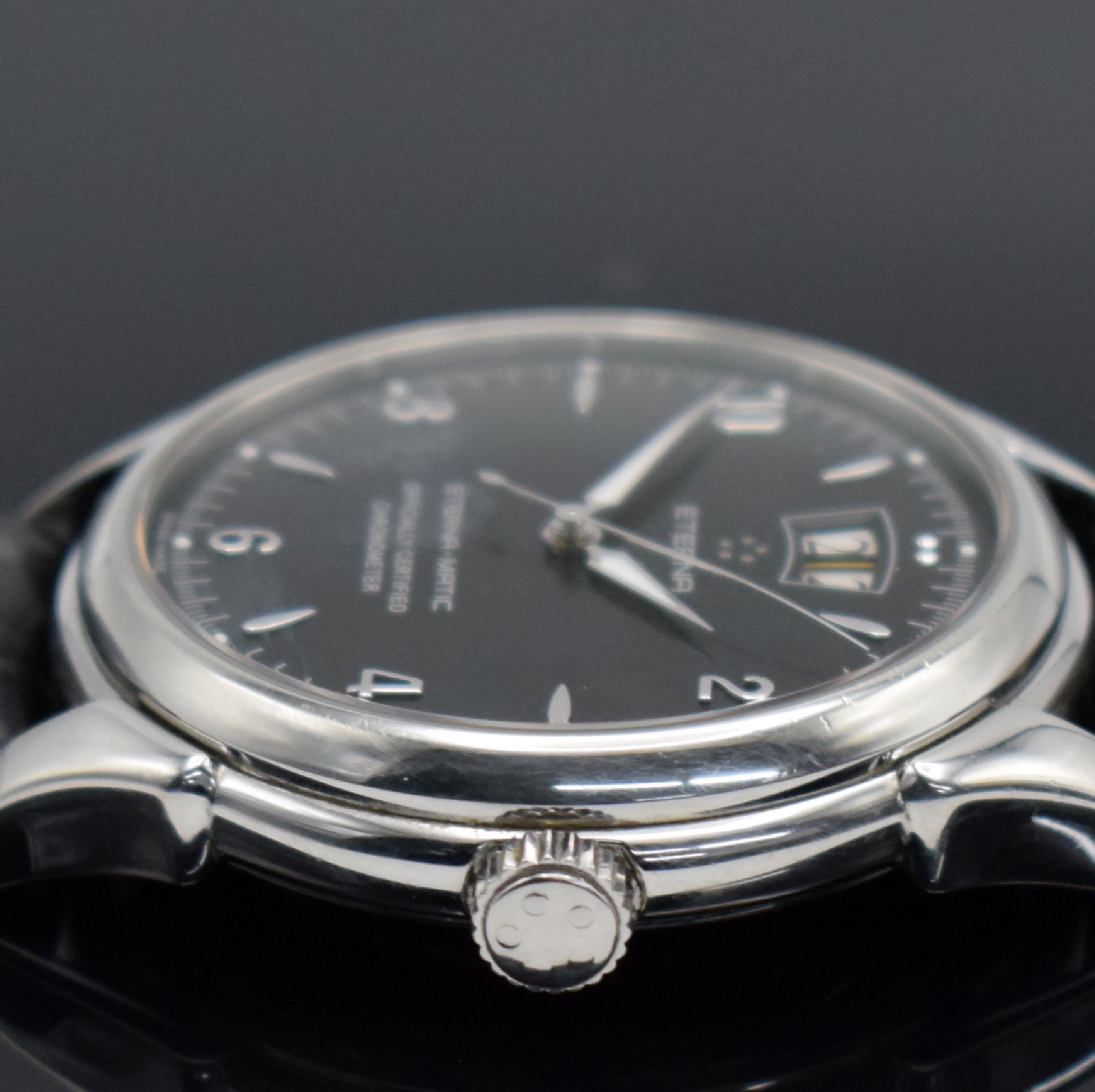 Detail c: ETERNA-MATIC 1948 Herrenchronometer mit Großdatum in Stahl Referenz 8425.41, Schweiz um 2005, Automatik, beids. vergl. Geh., Boden aufgedr., ...