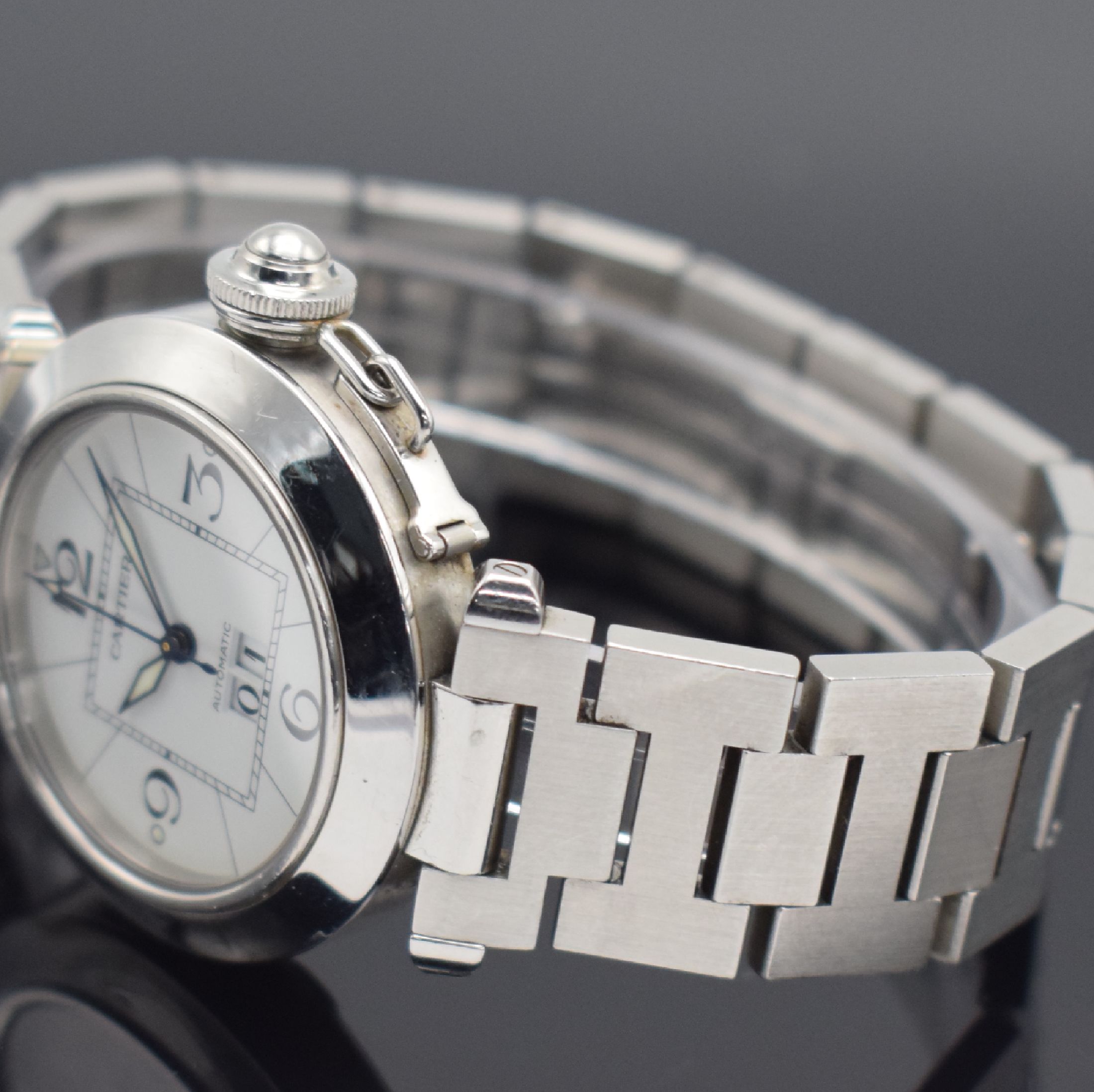 Detail b: CARTIER Pasha C Armbanduhr Referenz 2475 in Stahl, Schweiz um 2003, Automatik, 8-fach verschr. Geh., integr. orig. Stahlband m. dopp. Faltschl., ...