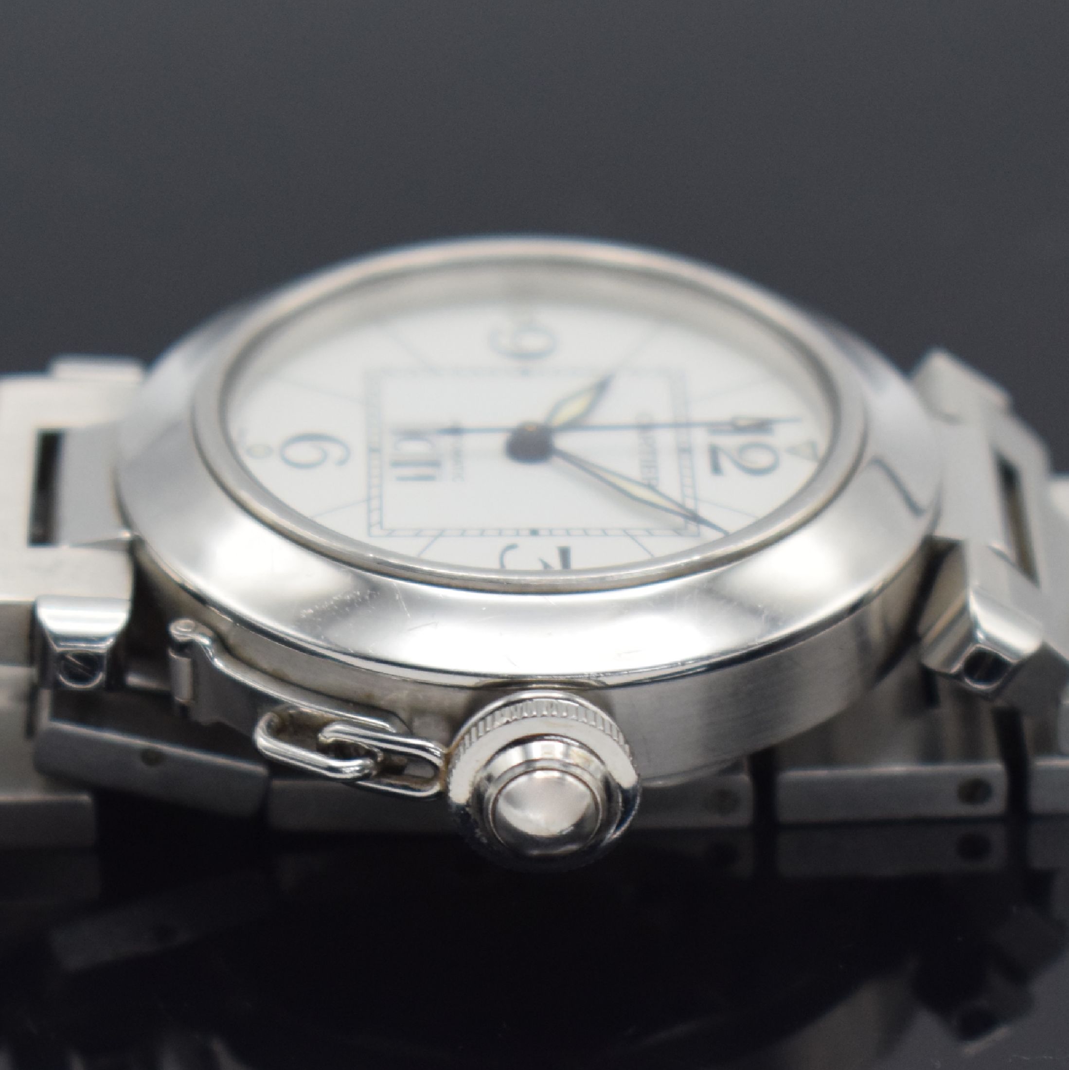 Detail d: CARTIER Pasha C Armbanduhr Referenz 2475 in Stahl, Schweiz um 2003, Automatik, 8-fach verschr. Geh., integr. orig. Stahlband m. dopp. Faltschl., ...