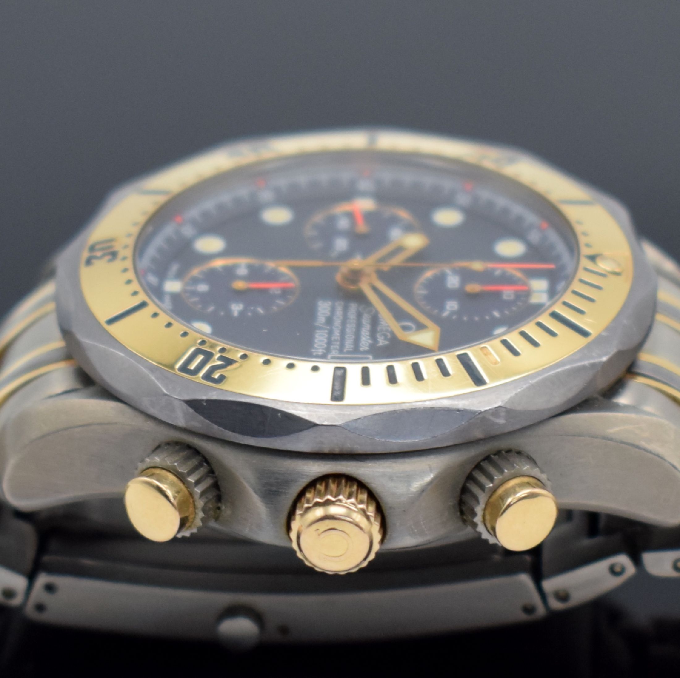 Detail d: OMEGA Seamaster Professional Chronometer Herrenchronograph in Titan & Gold Referenz 178 0504 / 378 0504, Schweiz um 1995, Automatik, verschr. Geh., ...
