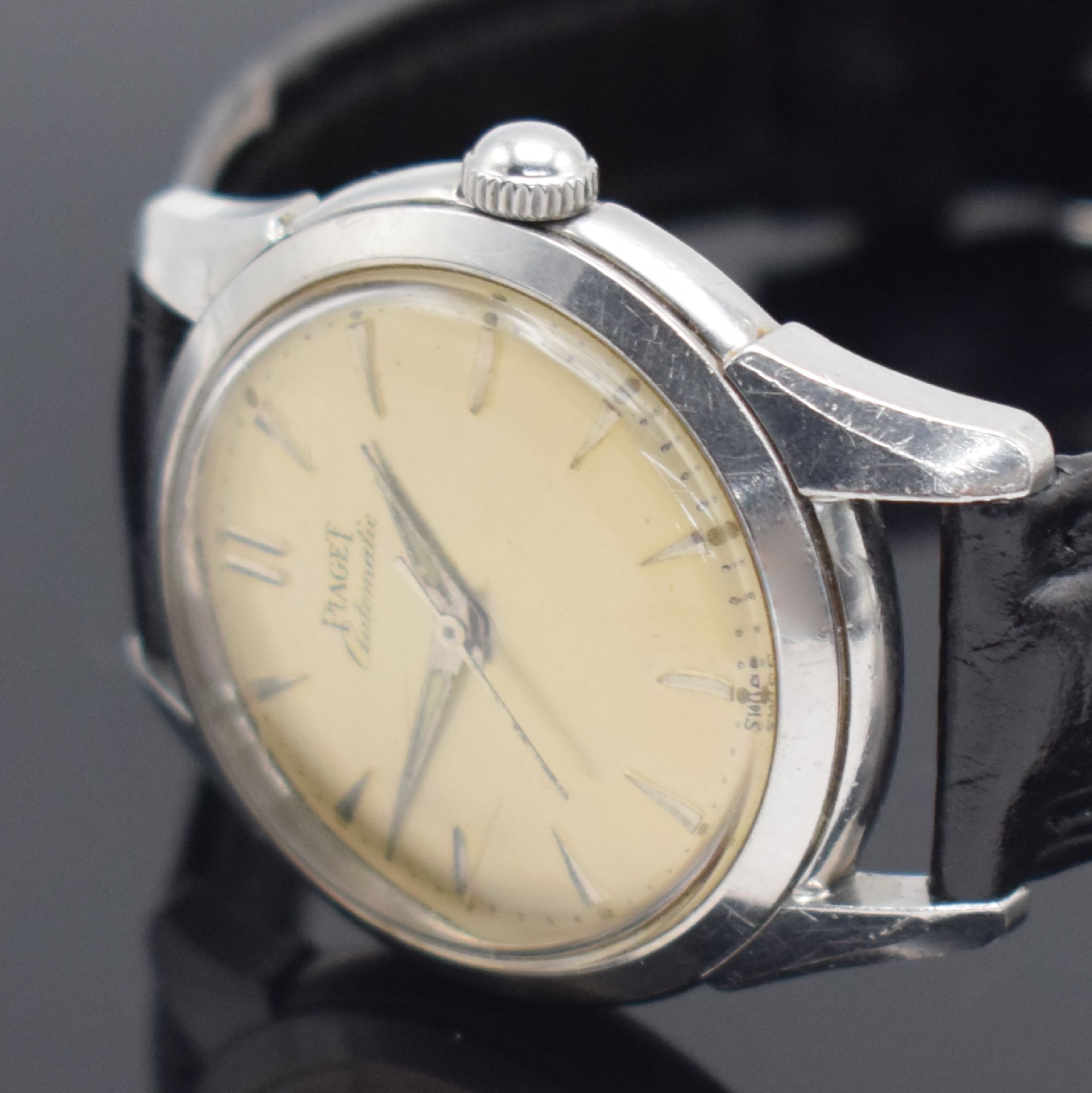 Detail b: PIAGET Automatik Armbanduhr in Stahl, Schweiz um 1955, Automatik, 3-teil. Gehäuse, Boden geschr., Lünette gedr., silb. Zifferbl. pat., aufges. ...