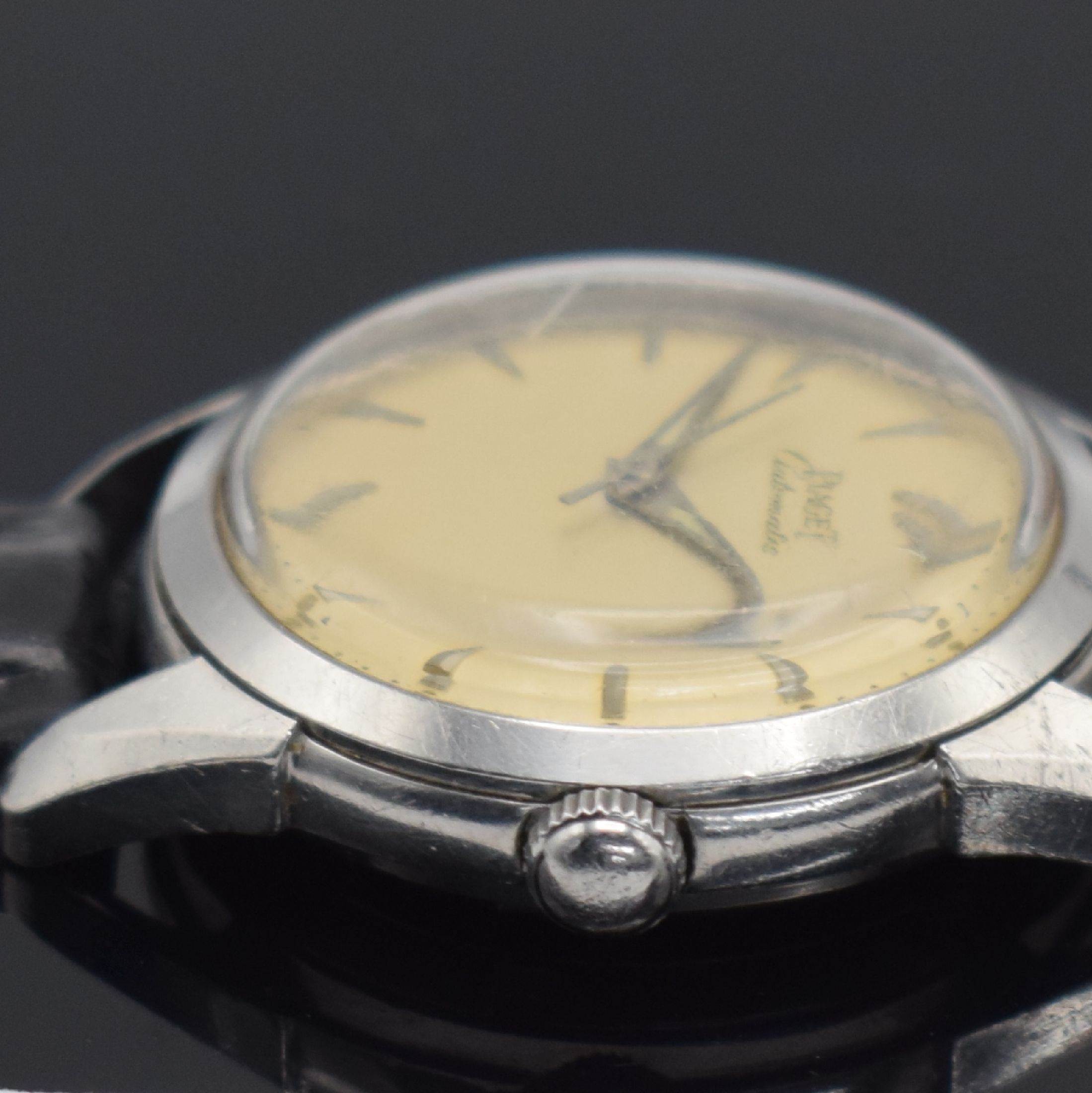 Detail c: PIAGET Automatik Armbanduhr in Stahl, Schweiz um 1955, Automatik, 3-teil. Gehäuse, Boden geschr., Lünette gedr., silb. Zifferbl. pat., aufges. ...