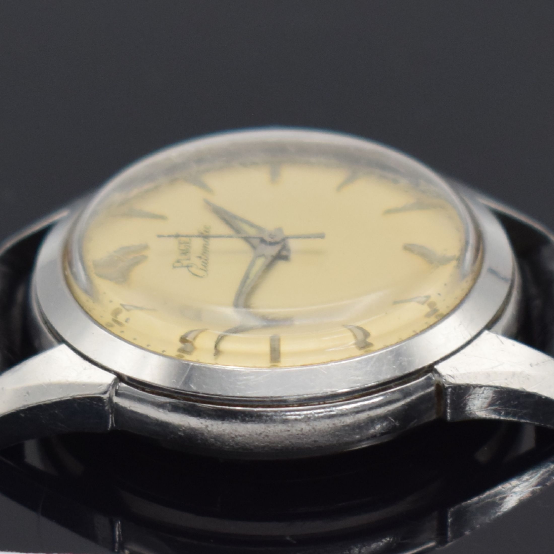 Detail d: PIAGET Automatik Armbanduhr in Stahl, Schweiz um 1955, Automatik, 3-teil. Gehäuse, Boden geschr., Lünette gedr., silb. Zifferbl. pat., aufges. ...