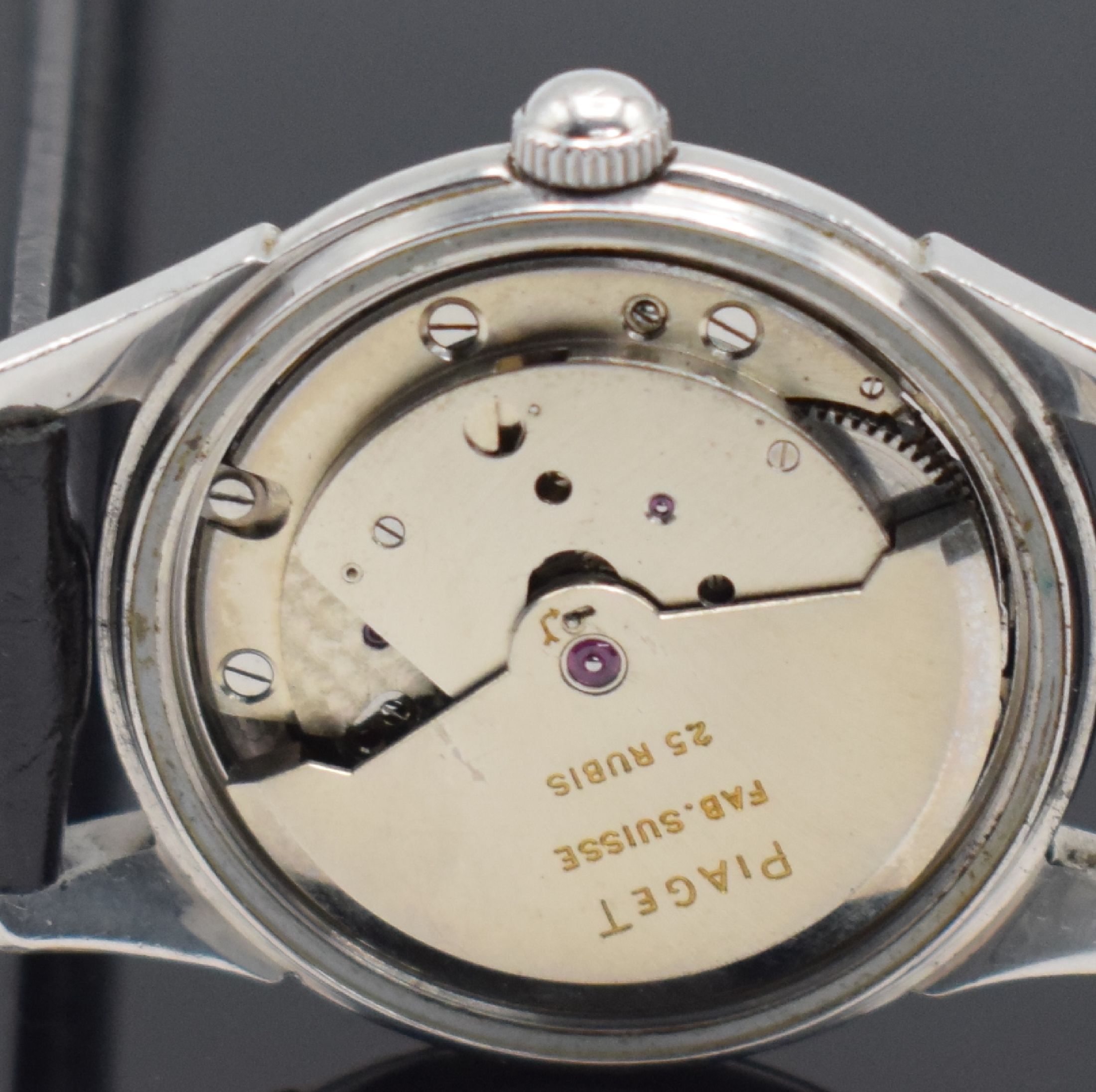 Detail f: PIAGET Automatik Armbanduhr in Stahl, Schweiz um 1955, Automatik, 3-teil. Gehäuse, Boden geschr., Lünette gedr., silb. Zifferbl. pat., aufges. ...