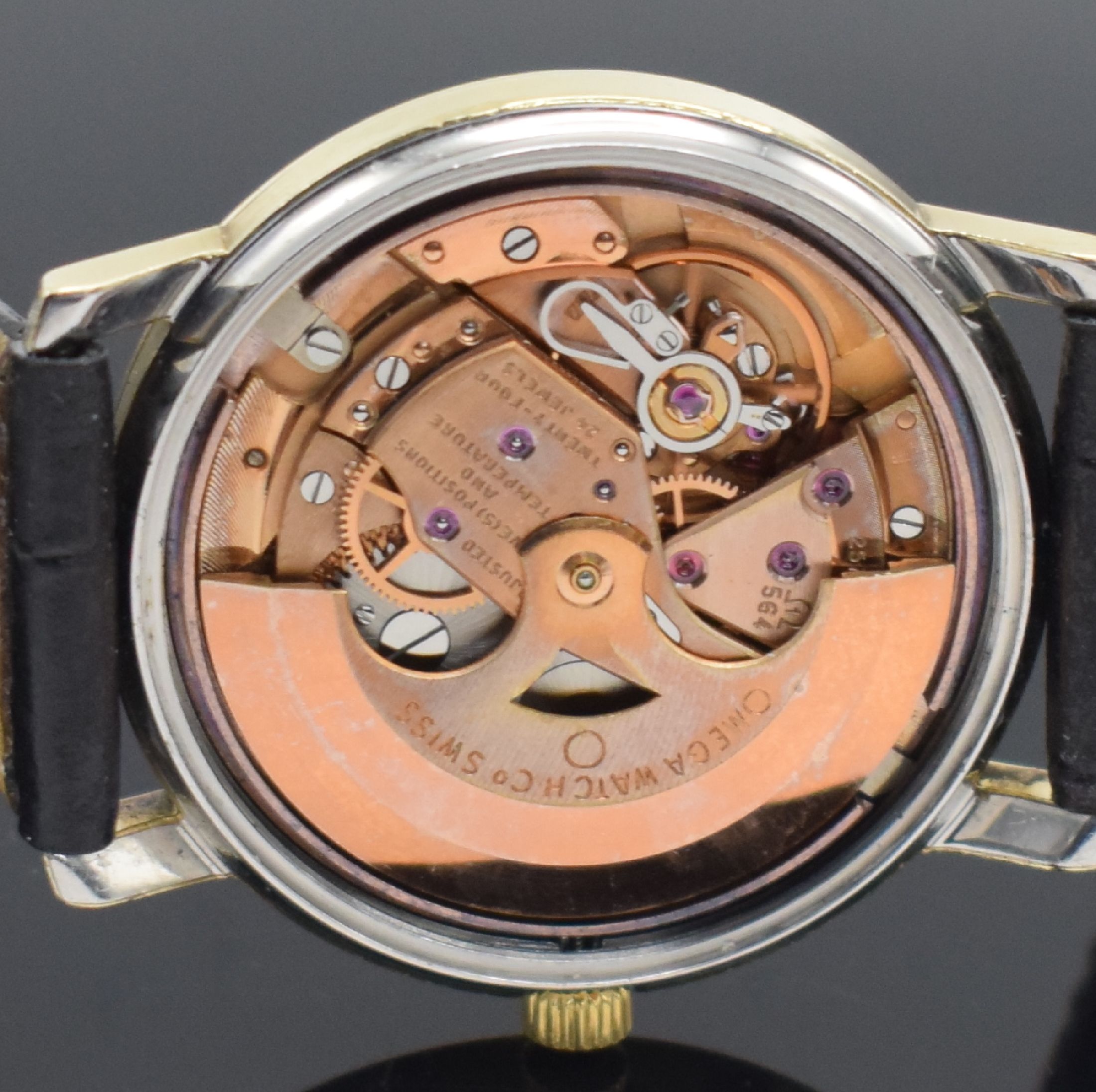 Detail e: OMEGA Chronometer Constellation Herrenarmbanduhr Referenz 168018, Schweiz um 1969, Automatik, Stahlgeh. m. Goldhaube, Boden m. Gold-Plakette geschr., ...