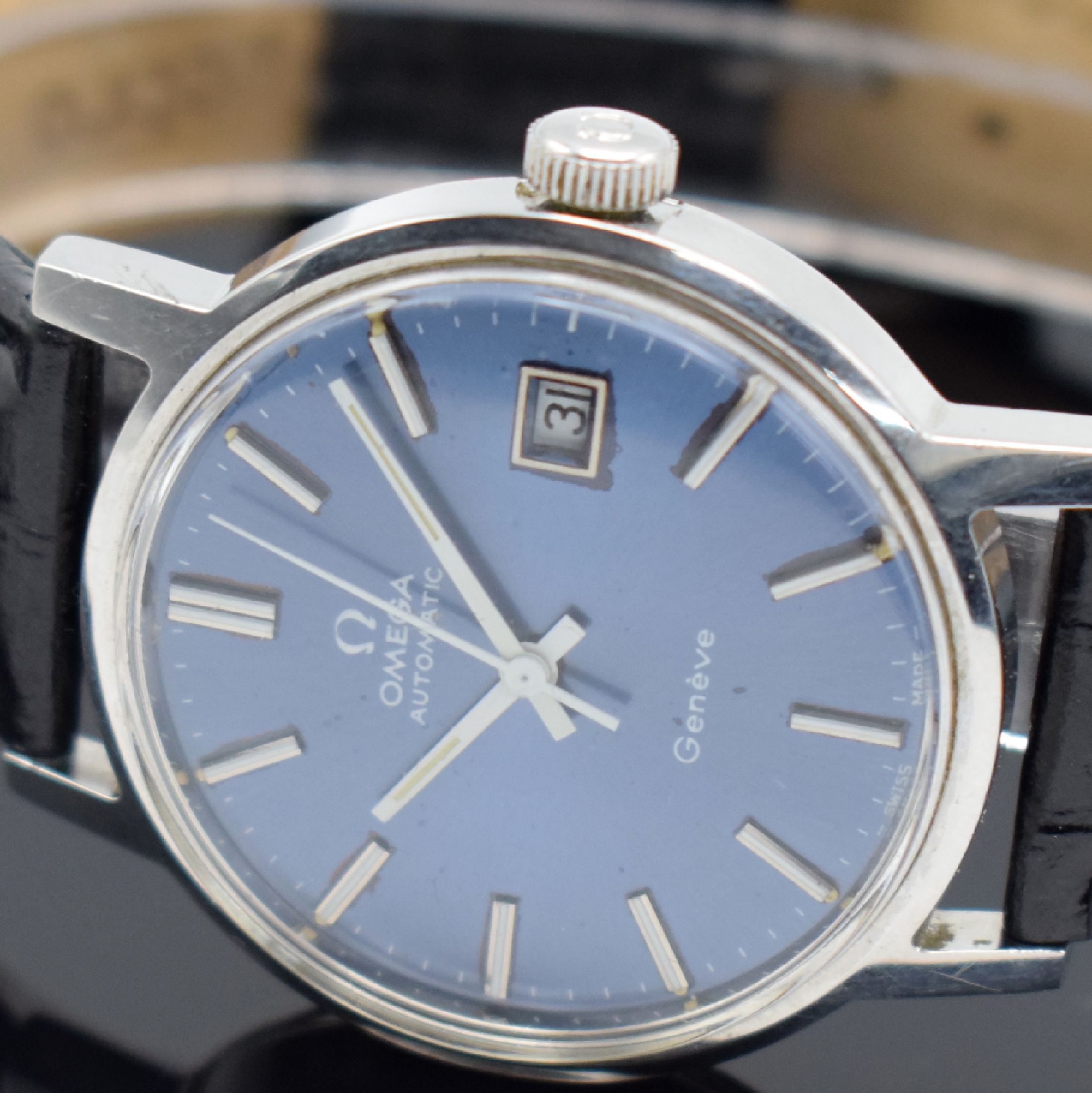 Detail a: OMEGA Geneve Herrenarmbanduhr in Stahl Referenz 166 0098, Schweiz um 1973, Automatik, 2-teil. Geh., Boden geschr., blaues Zifferbl. m. aufges. ...
