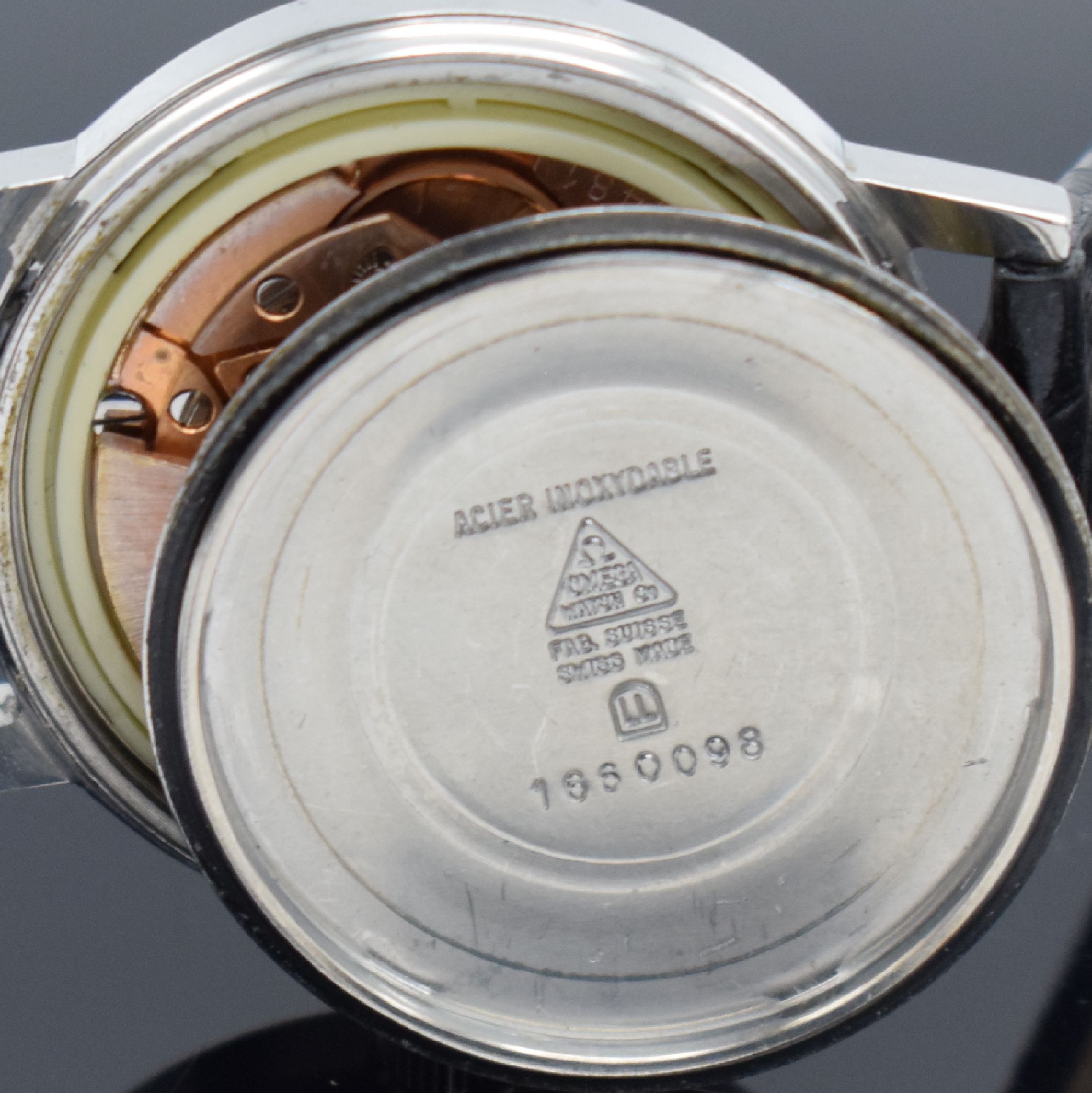Detail f: OMEGA Geneve Herrenarmbanduhr in Stahl Referenz 166 0098, Schweiz um 1973, Automatik, 2-teil. Geh., Boden geschr., blaues Zifferbl. m. aufges. ...