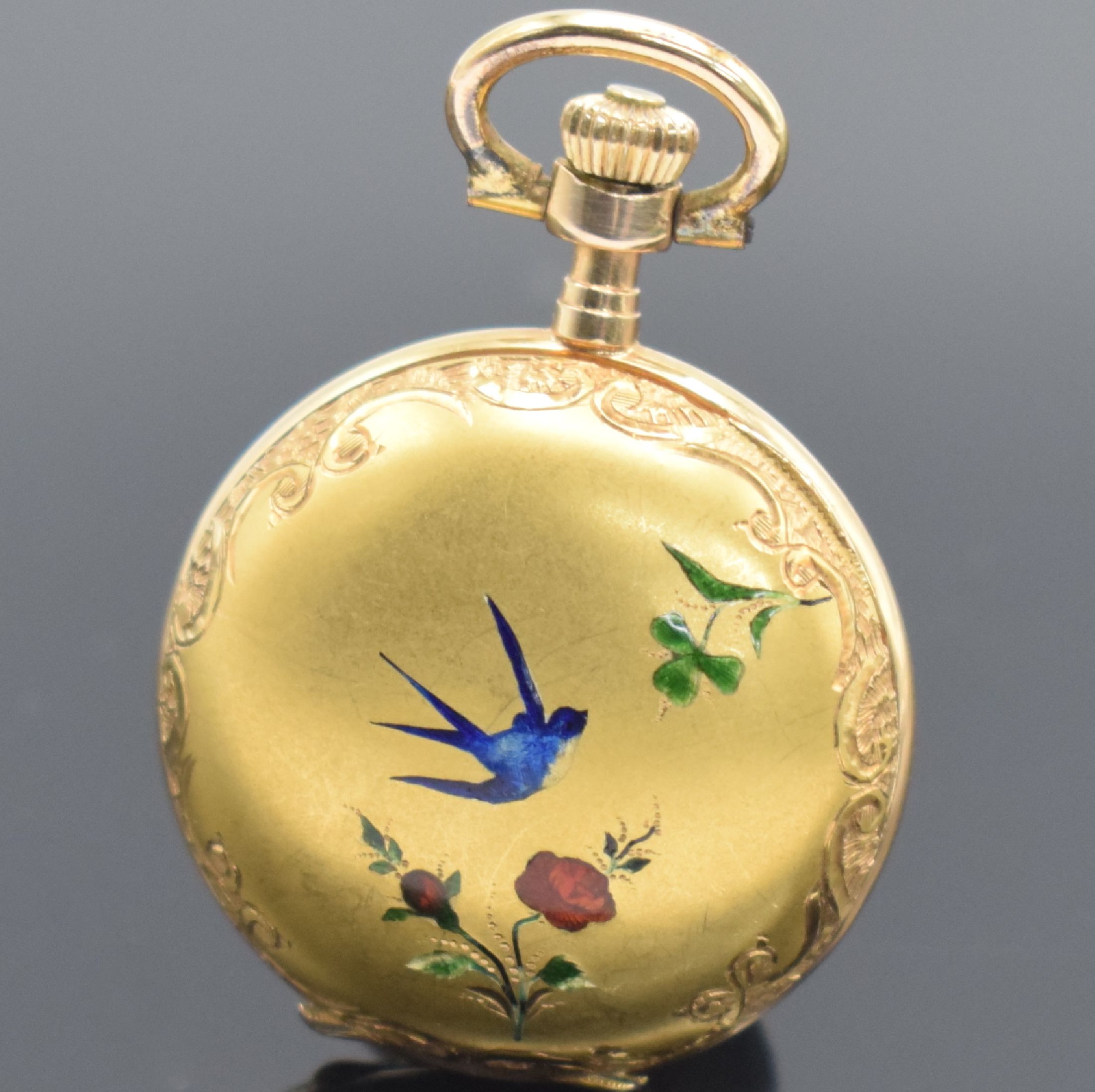Detail d: Damensavonette in GG 585/000 mit Emailarbeit, Schweiz um 1890, 3-Deckel Goldgeh., beide Schalen aufwend. grav. & teils emailiert, Innendeckel mit ...
