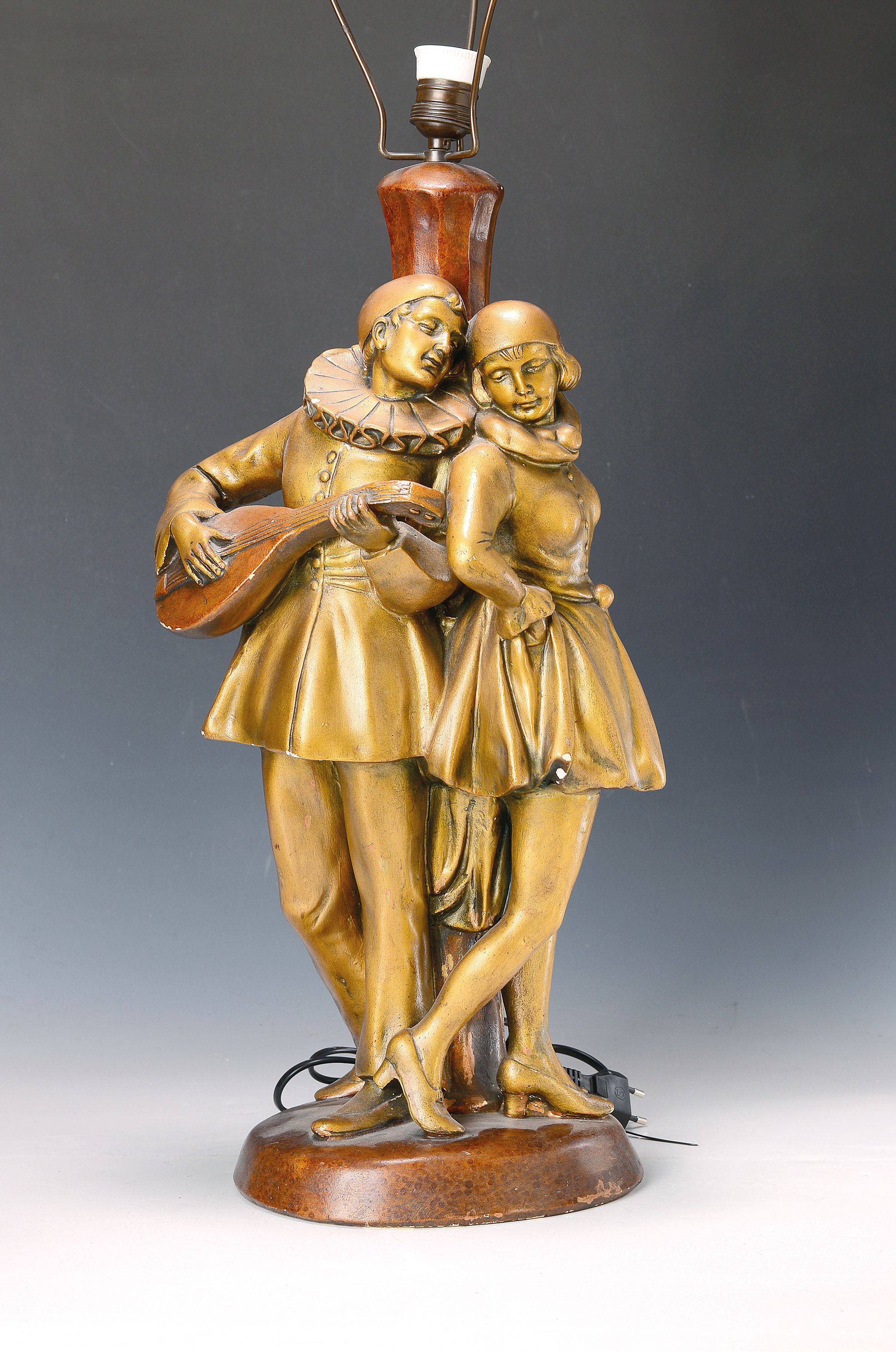 Tischlampe, deutsch, 1920er/30er Jahre, Pierrot und Columbine, Keramik, gold- und bronzefarben gefaßt, monogr. GN, Elektr. nicht geprüft, H. ca. ...