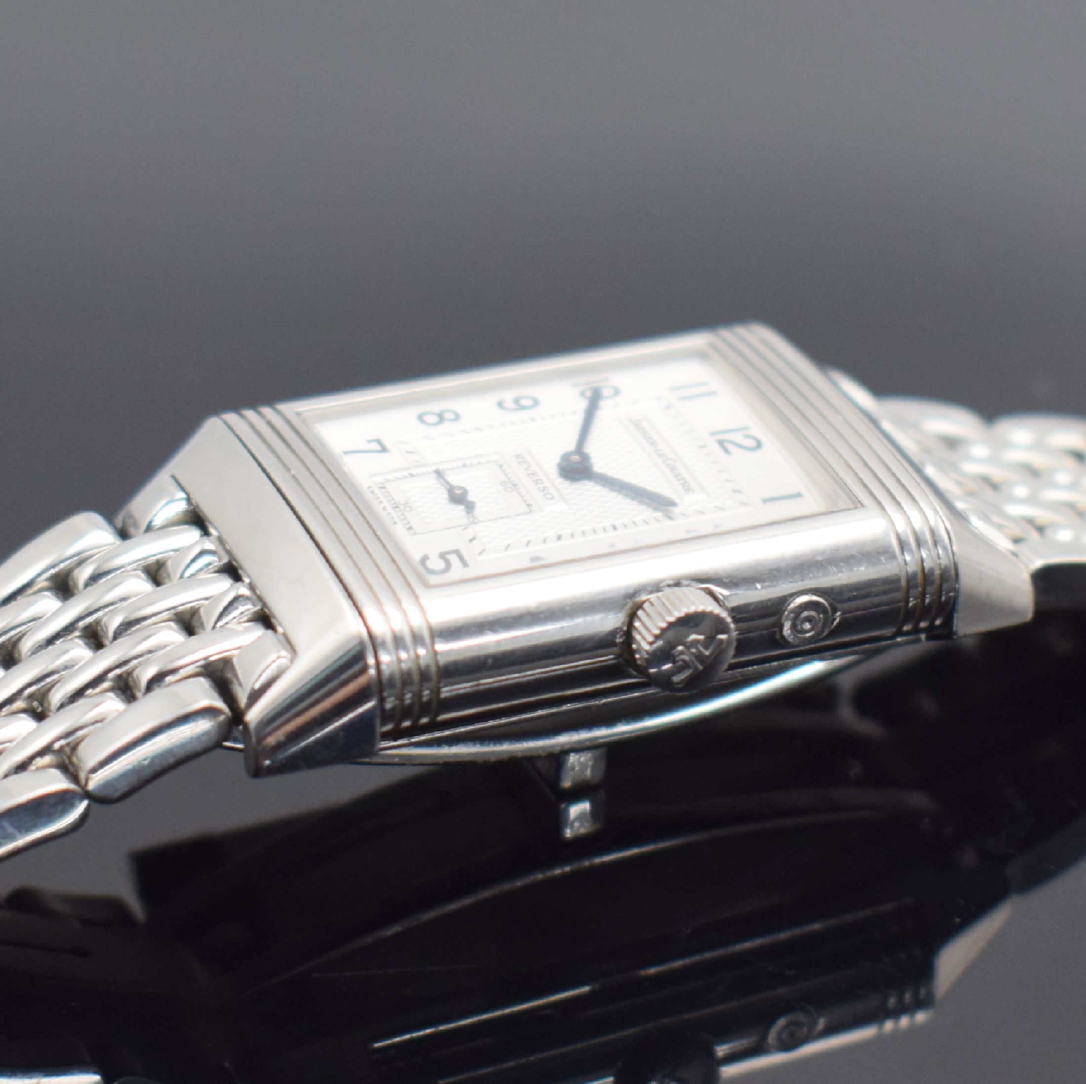Detail d: Jaeger-LeCoultre Reverso Duoface Herrenarmbanduhr in Edelstahl Ref. 270.8.54, Schweiz um 2000, Handaufzug, Wendegehäuse, Gliederband m. dopp. ...