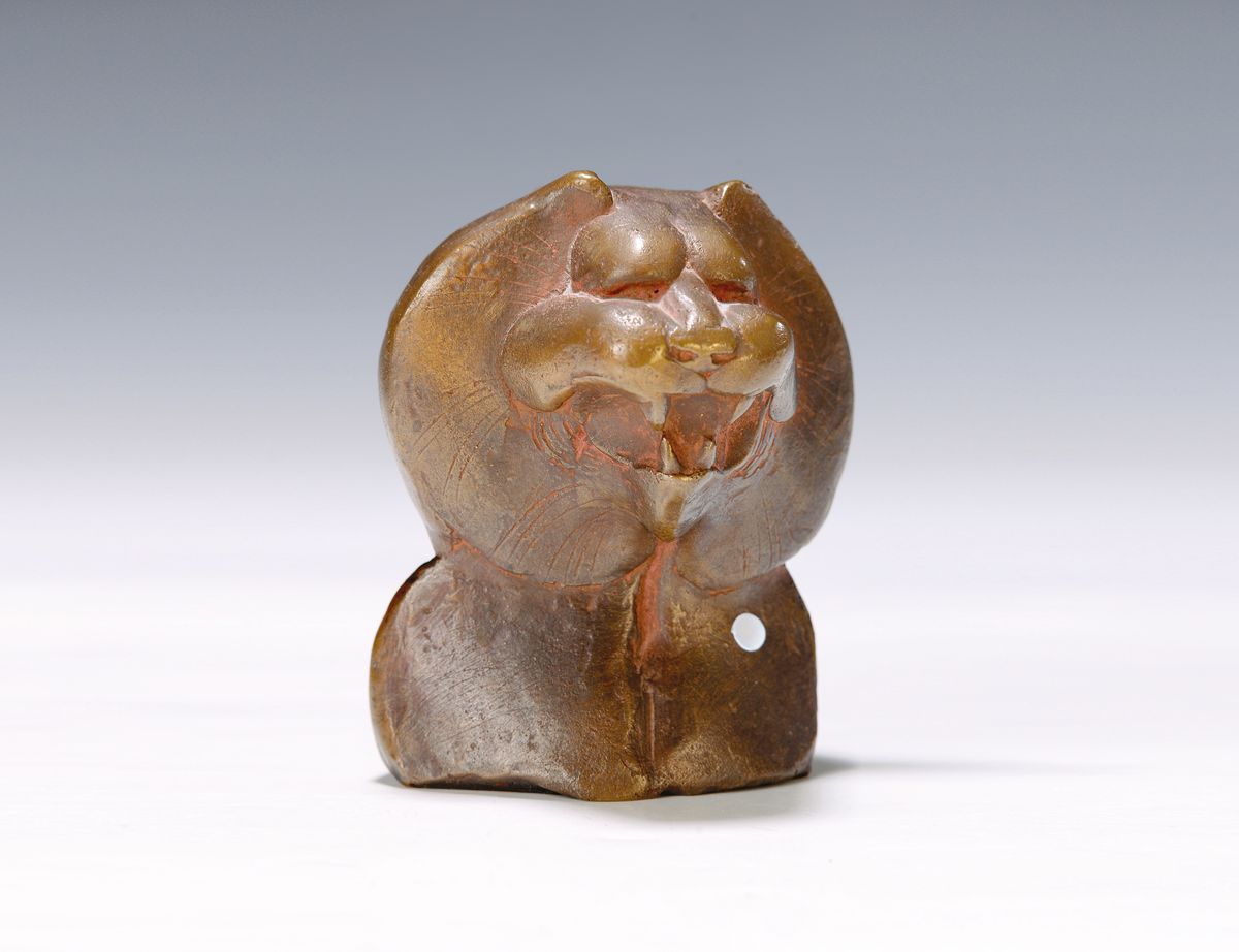 Gernot Rumpf geb. 1941 Kaiserslautern, Löwenkopf, Zähne fletschend mit Mähnenansatz, Bronzeguss, integrierter Sockel, num. 6/30, H.ca. 10 cm, ...