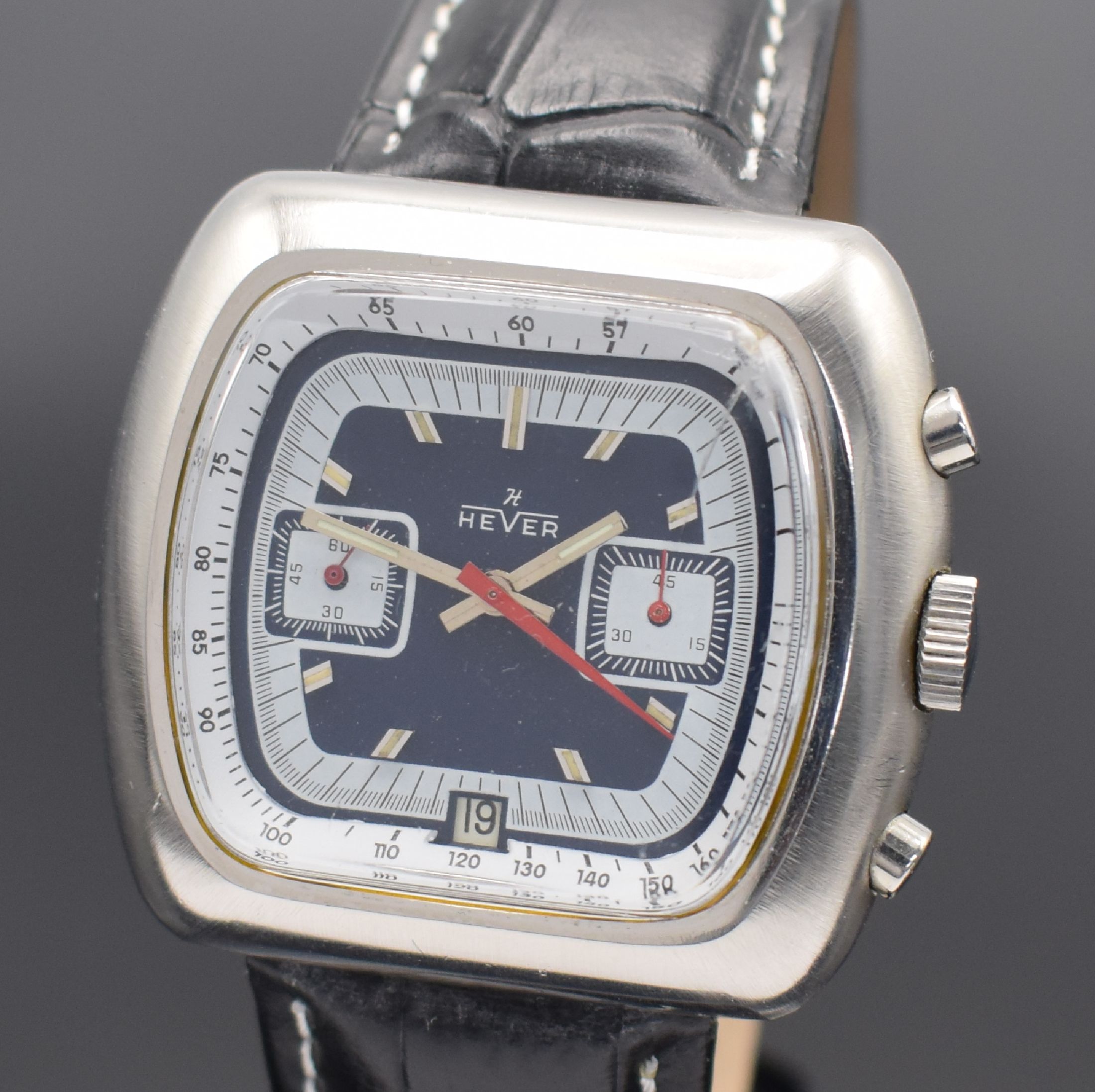 Detail a: HEVER Herrenarmbanduhr mit Chronograph, Schweiz um 1970, Handaufzug, Edelstahlgeh., Boden geschr., 2-farb. Zifferbl. m. aufges. Std.-Ind., silb. & ...