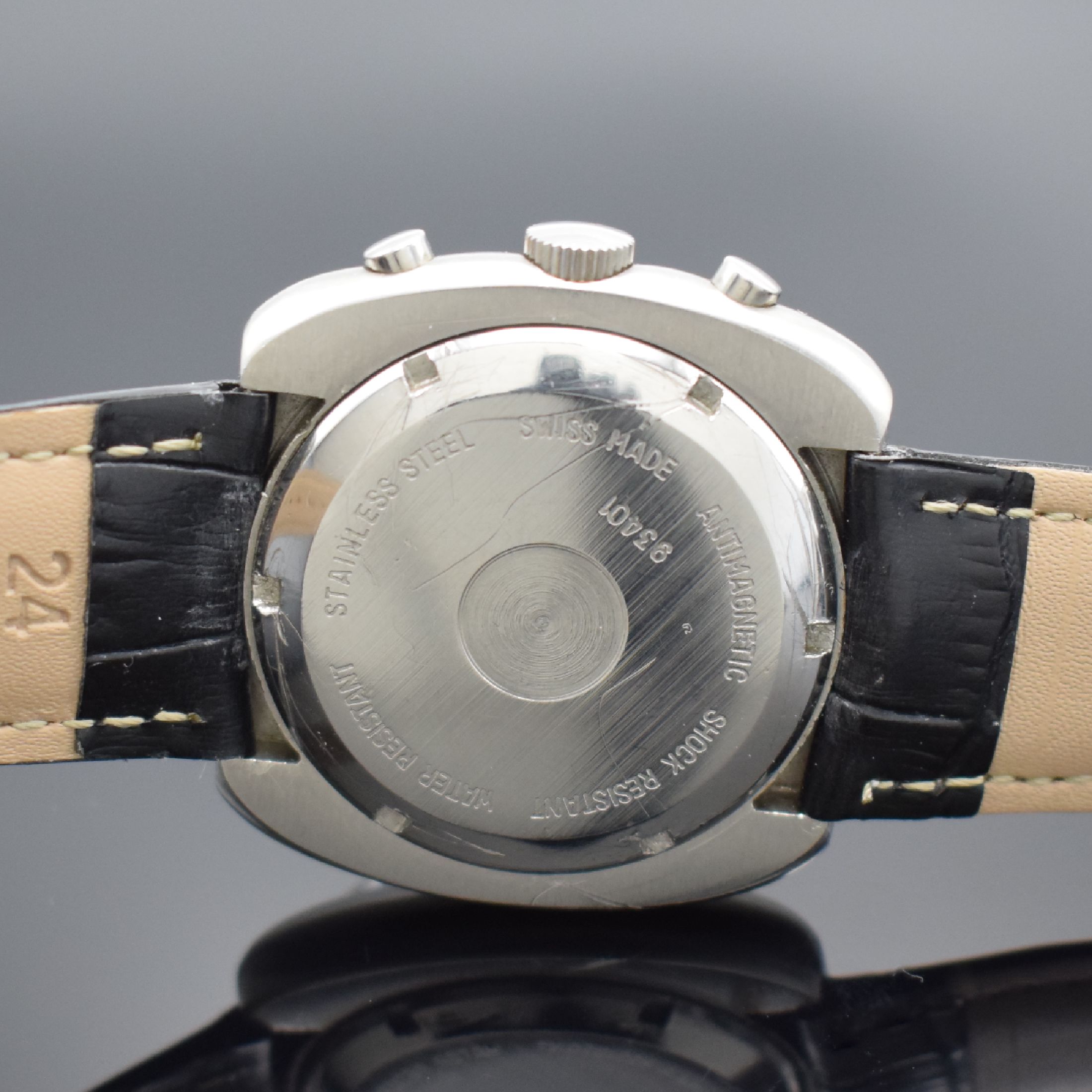 Detail c: HEVER Herrenarmbanduhr mit Chronograph, Schweiz um 1970, Handaufzug, Edelstahlgeh., Boden geschr., 2-farb. Zifferbl. m. aufges. Std.-Ind., silb. & ...