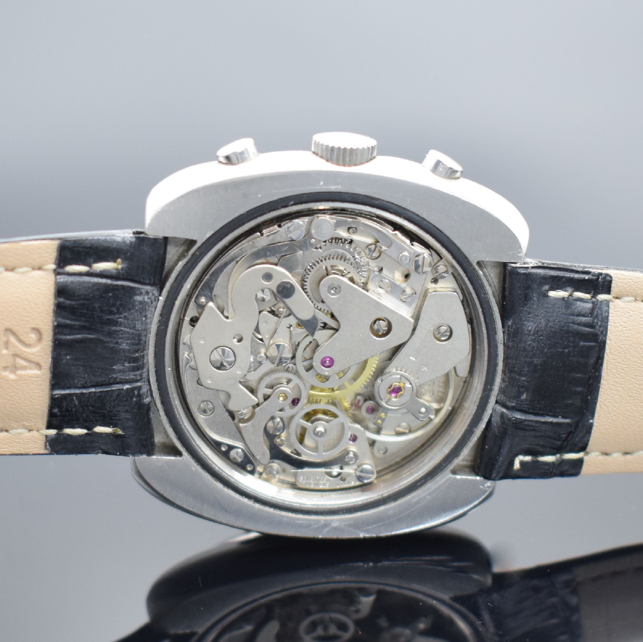 Detail d: HEVER Herrenarmbanduhr mit Chronograph, Schweiz um 1970, Handaufzug, Edelstahlgeh., Boden geschr., 2-farb. Zifferbl. m. aufges. Std.-Ind., silb. & ...