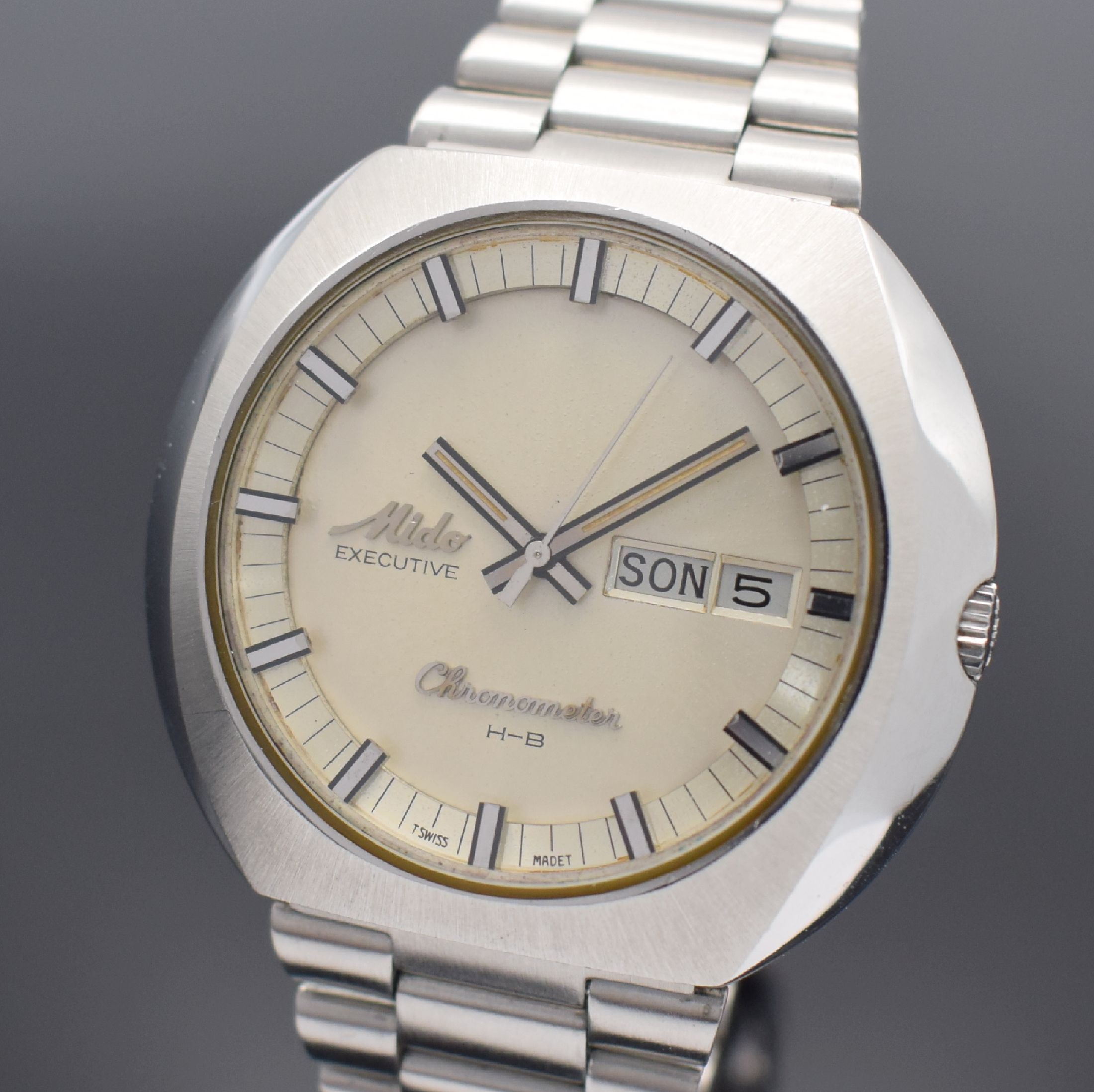 Detail a: MIDO Executive Chronometer H-B Herrenarmbanduhr, Schweiz um 1970, Automatik, massives Edelstahlgeh., Boden verschr., neutr. Stahlband m. Faltschl., ...