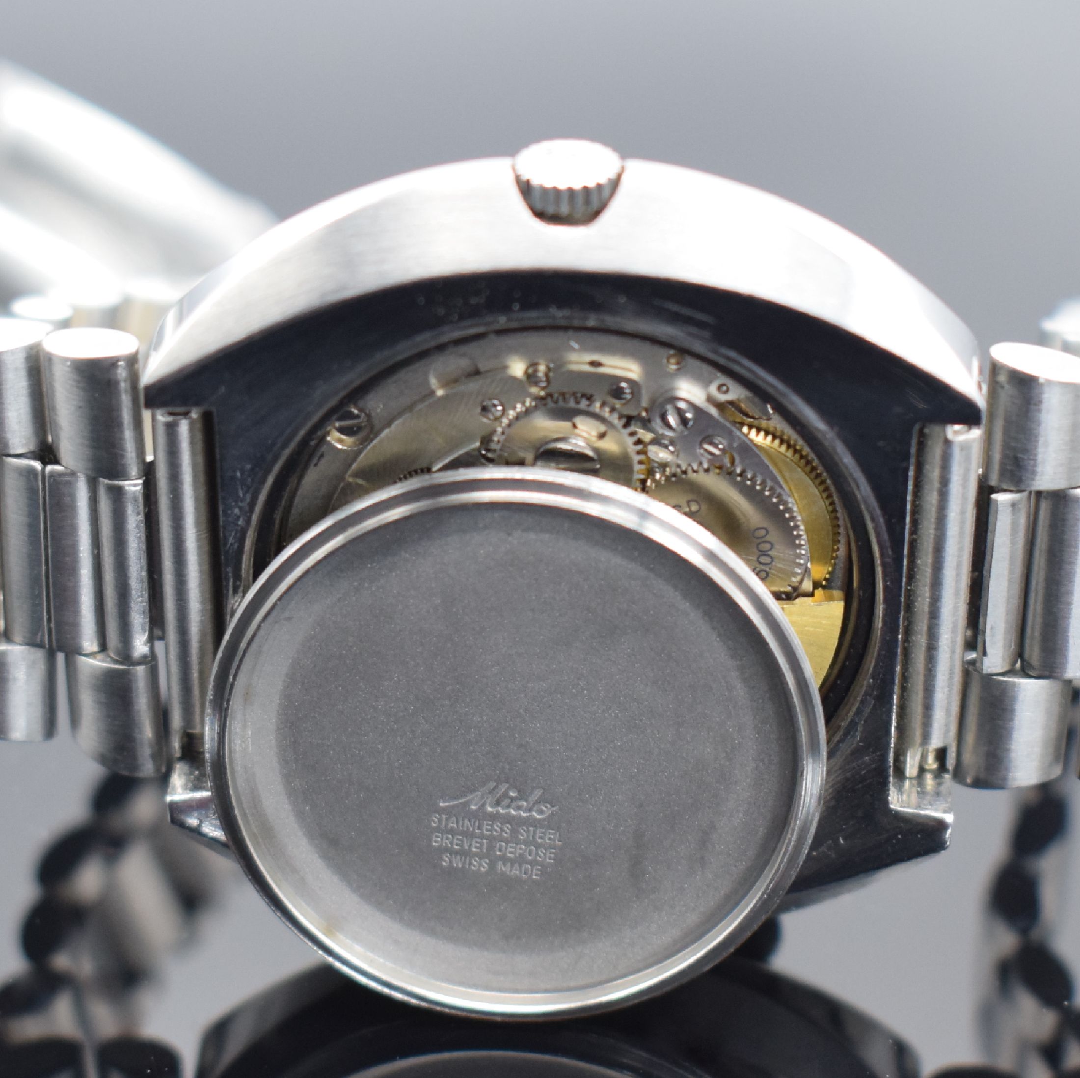 Detail f: MIDO Executive Chronometer H-B Herrenarmbanduhr, Schweiz um 1970, Automatik, massives Edelstahlgeh., Boden verschr., neutr. Stahlband m. Faltschl., ...