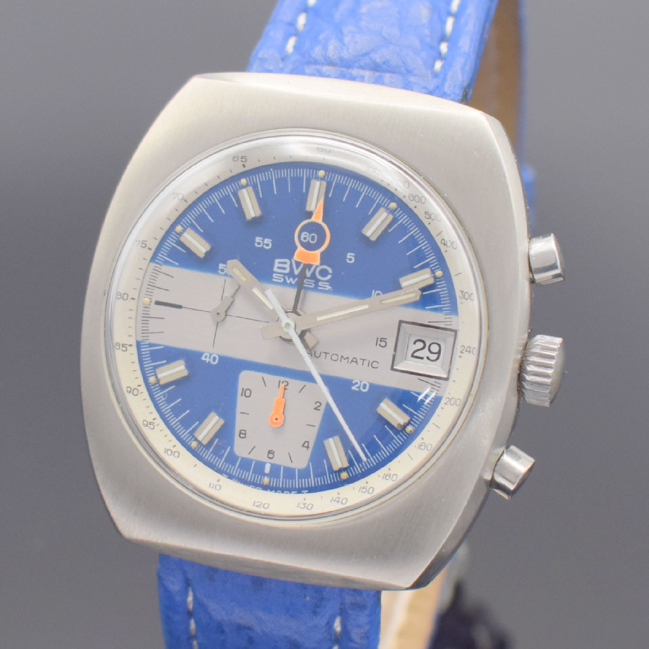 Detail a: BWC Armbandchronograph mit Kal. Lemania 1340, Schweiz um 1970, Automatik, tonneauförmiges Edelstahlgeh., Boden geschr., ausgefall. 2- farb. ...