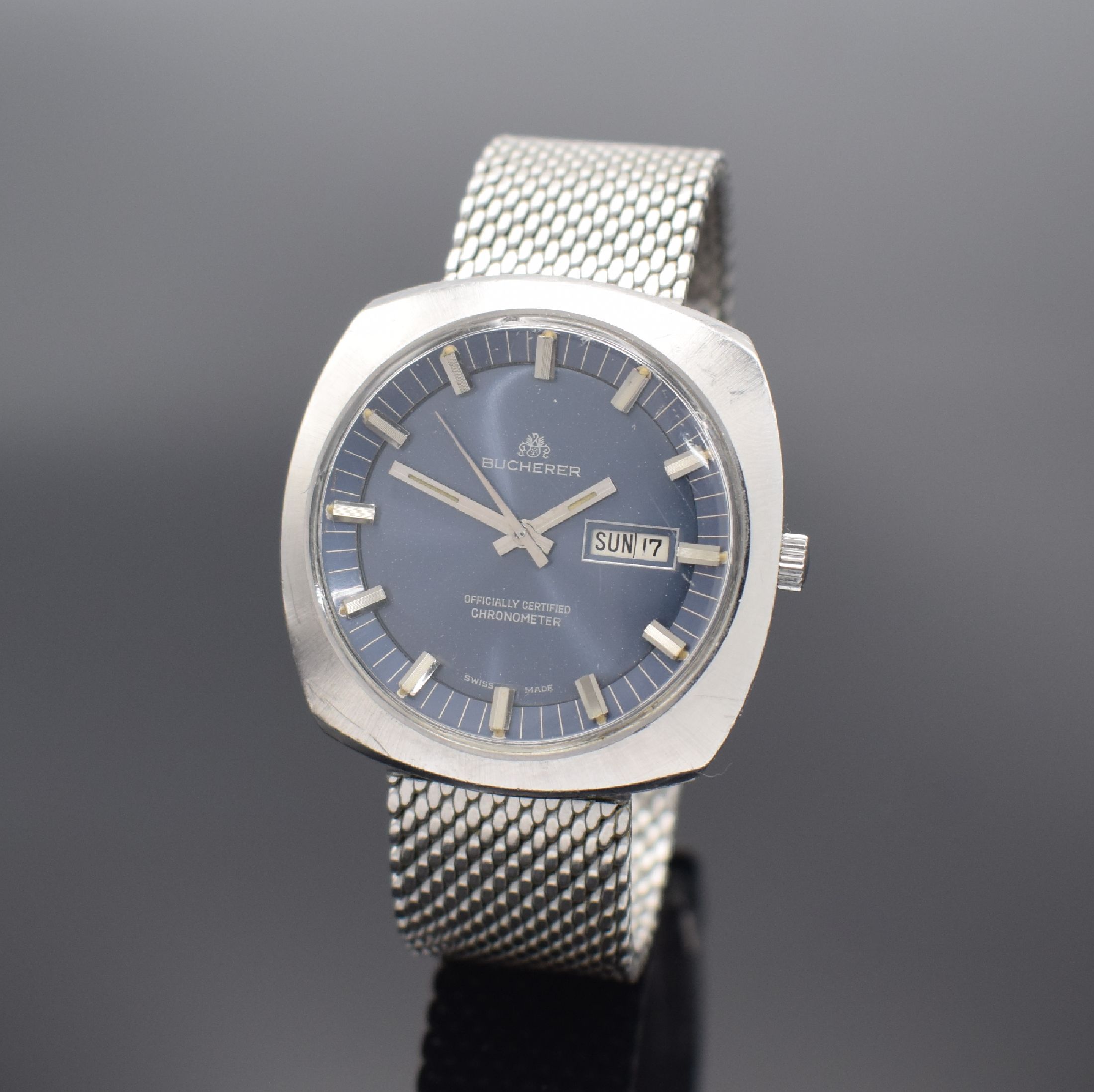 BUCHERER Armbandchronometer in Edelstahl, Automatik, Schweiz um 1970, Boden verschr., neutr. Metallband, blaues Zifferbl. m. silb. Std.-Ind. & ...