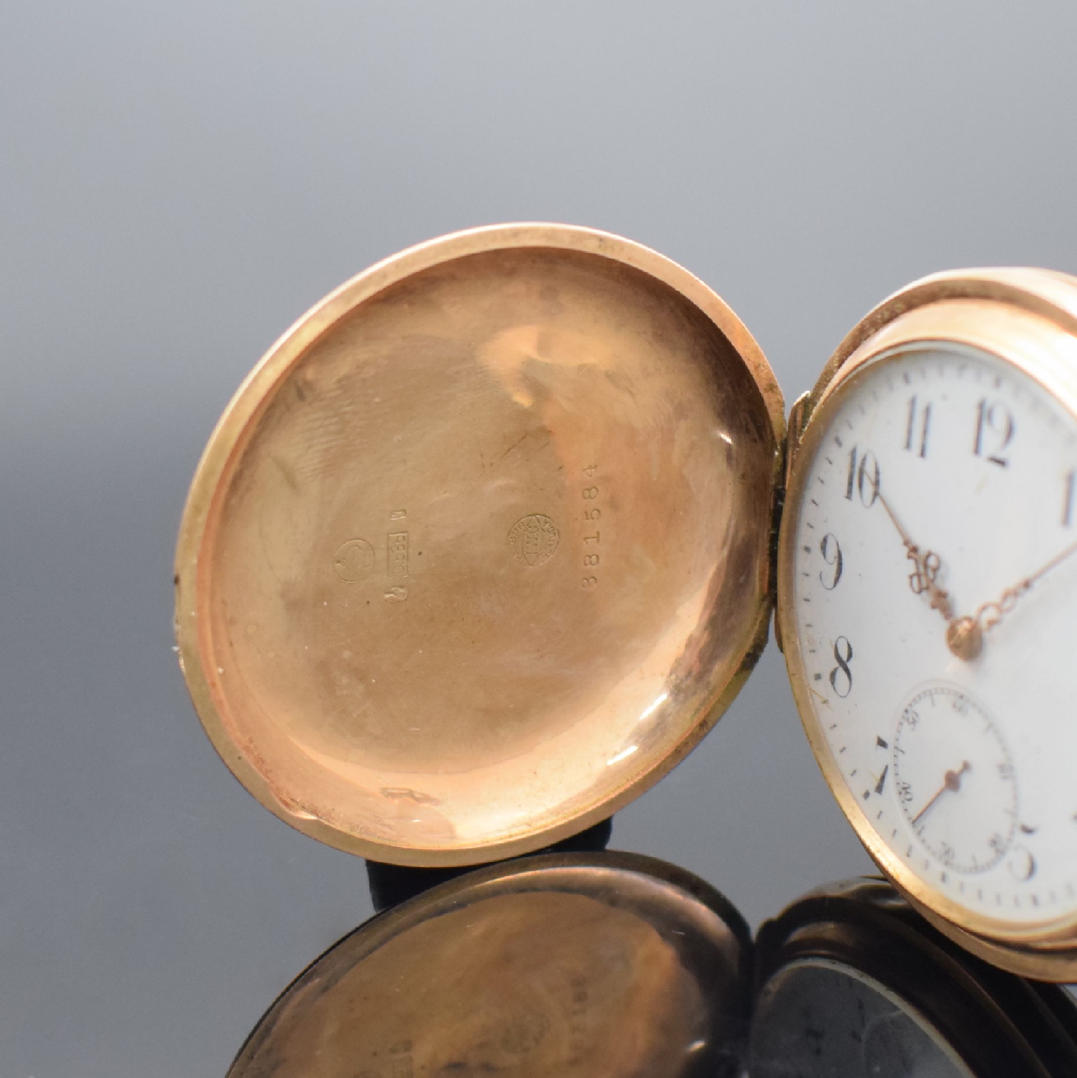 Detail a: IWC Herrensavonette in RG 585/000, Schweiz um 1905, guill. 2 Deckel Goldgeh. dell., Sprungdeckel m. Monogrammspiegel, Metallcuvette, Emailzifferbl. ...