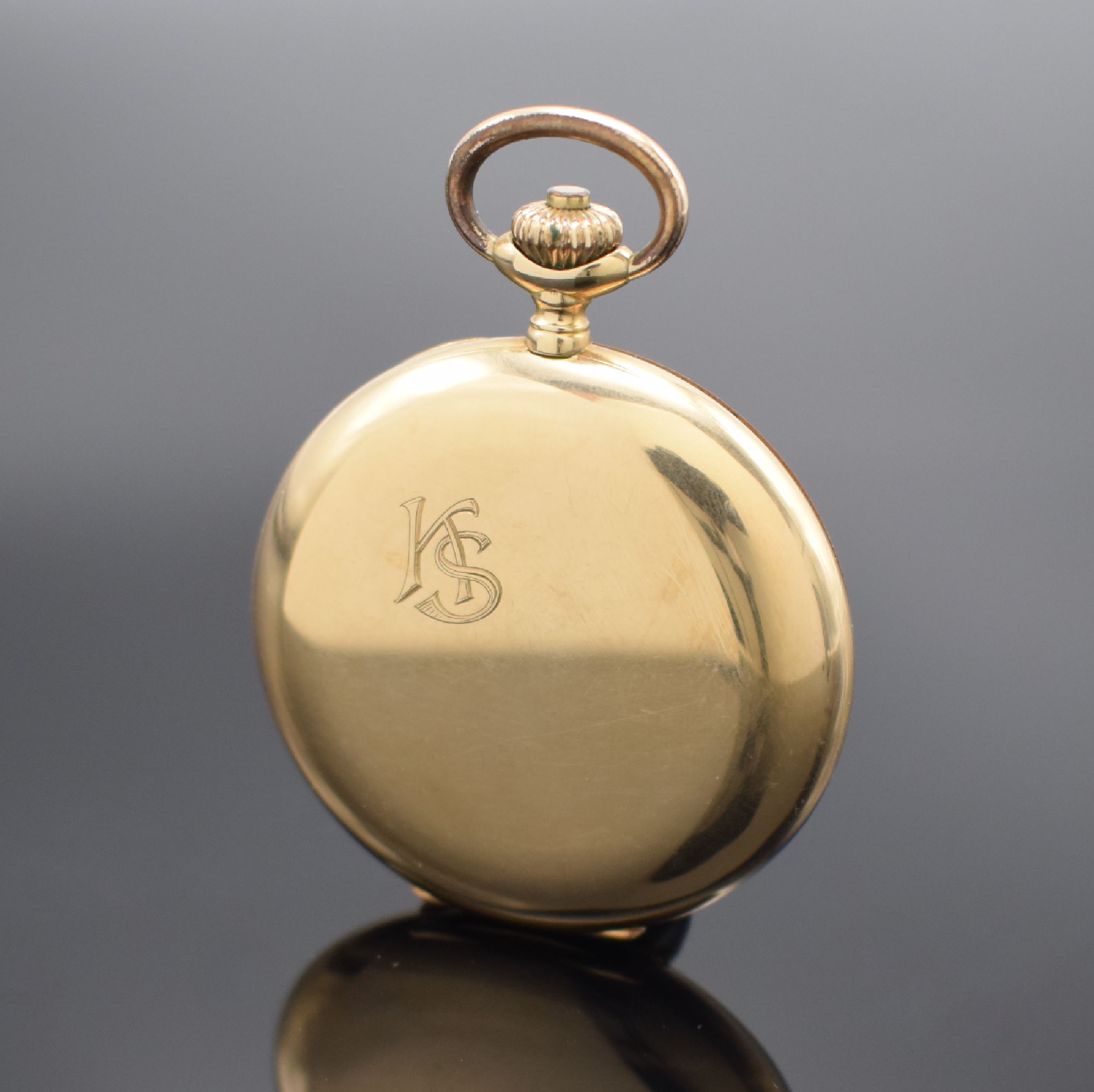 Detail b: INVAR Herrensavonette in GG 585/000, Schweiz um 1910, glattes 3 Deckel-Goldgeh., Sprungdeckel m. Monogramm, Cuvette m. Medaillengrav., Emailzifferbl. ...