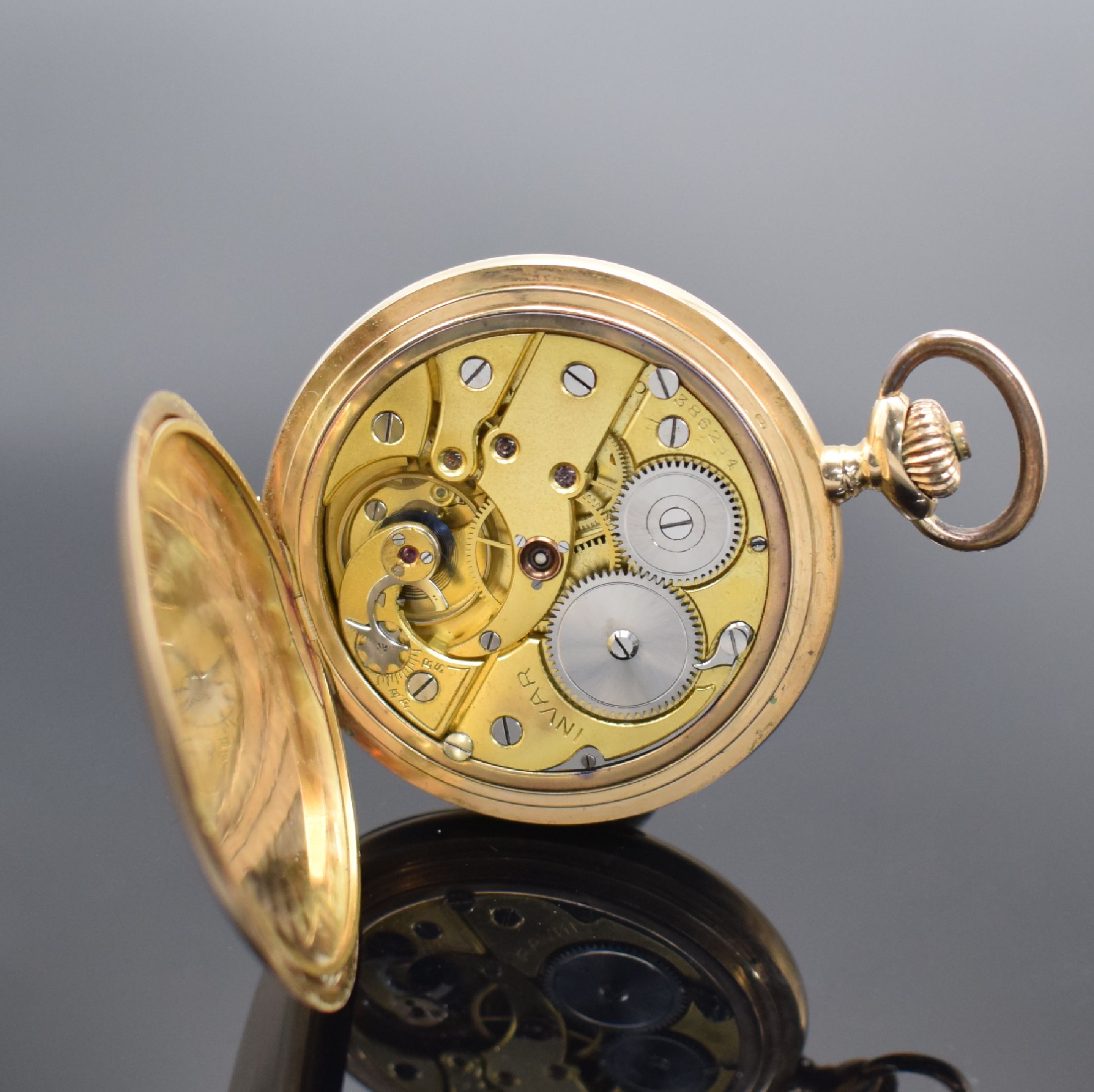 Detail g: INVAR Herrensavonette in GG 585/000, Schweiz um 1910, glattes 3 Deckel-Goldgeh., Sprungdeckel m. Monogramm, Cuvette m. Medaillengrav., Emailzifferbl. ...