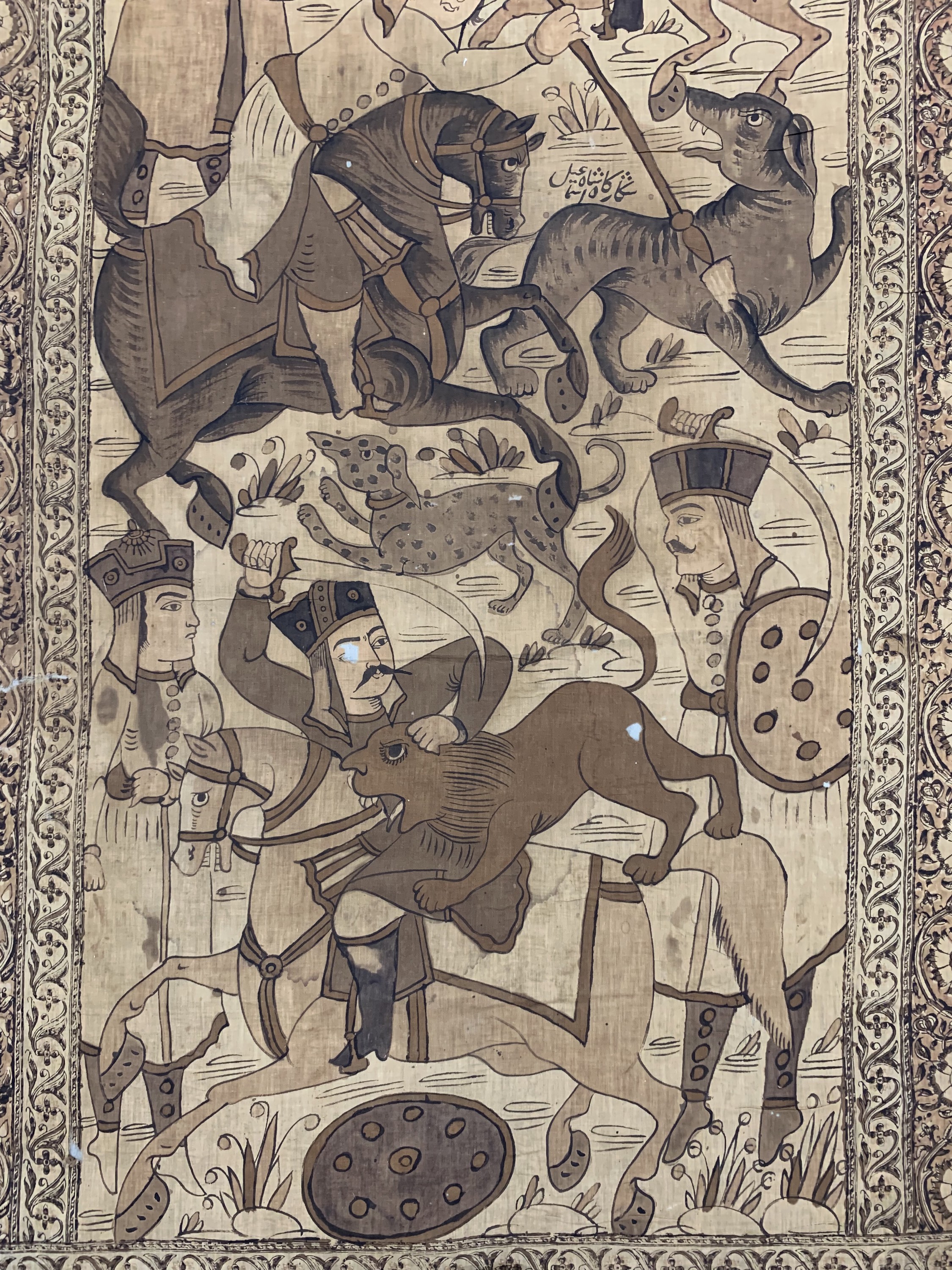 Detail c: Kerman"Ghalamkar" antik, Persien, um 1920, Stoffmalerei, ca. 240 x 122 cm, EHZ: 3,mehrereRisse, Shah Esmail Jagdszene.