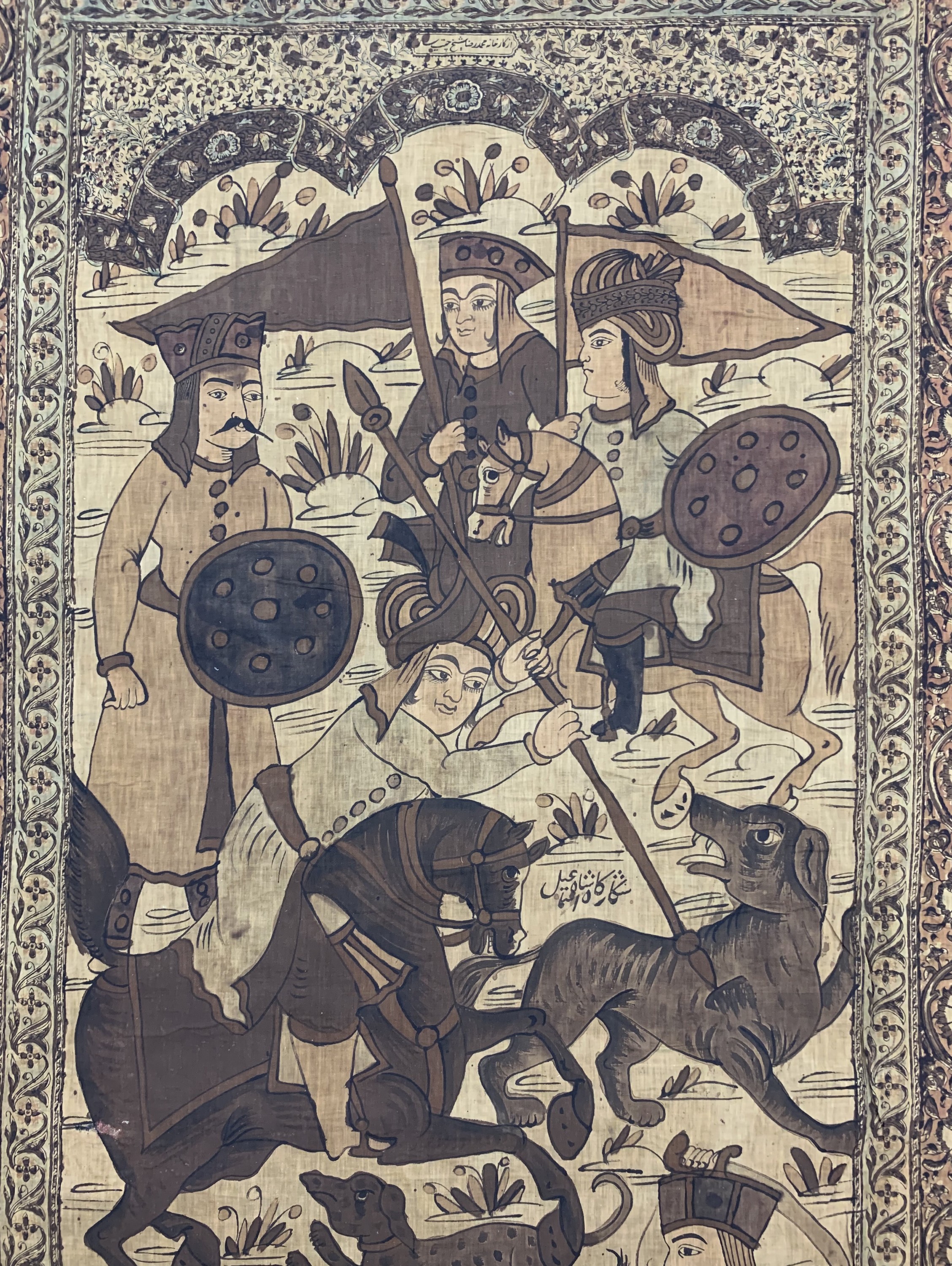 Detail d: Kerman"Ghalamkar" antik, Persien, um 1920, Stoffmalerei, ca. 240 x 122 cm, Shah Esmail Jagdszene, EHZ: 2,Ränder leicht beschädigt.