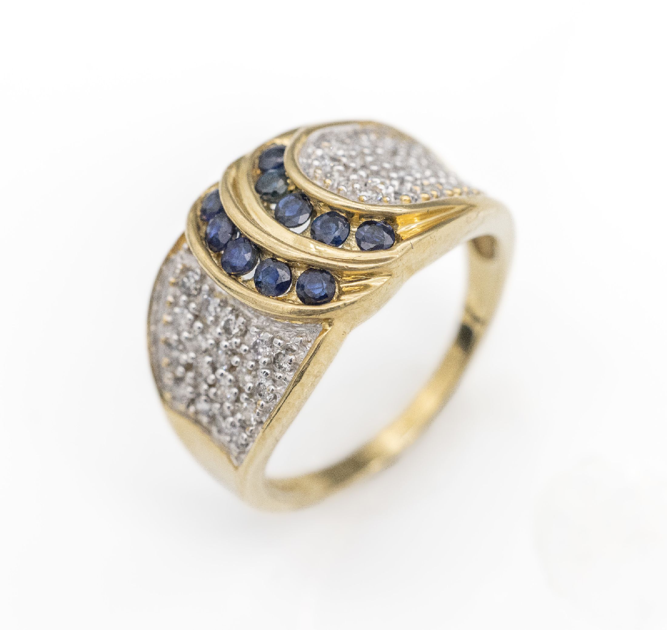 14 kt Gold Brillant-Saphir-Ring, GG 585/000, 10 rundfacett. Saphire zus. ca. 0.50 ct, Brillanten in WG gefasst zus. ca. 0.35 ct Weiß/si, ca. 6.5 g, ...