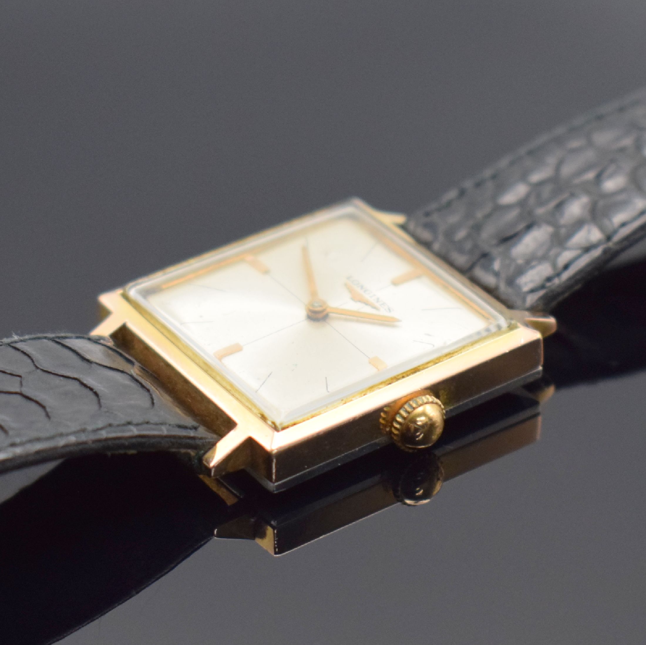 Detail b: LONGINES vergoldete Armbanduhr Referenz 7731/1, Schweiz um 1968, Handaufzug, Stahlboden aufgedr., silb. Zifferbl. altersb. fl., 4 gold. Std.-Ind. & ...