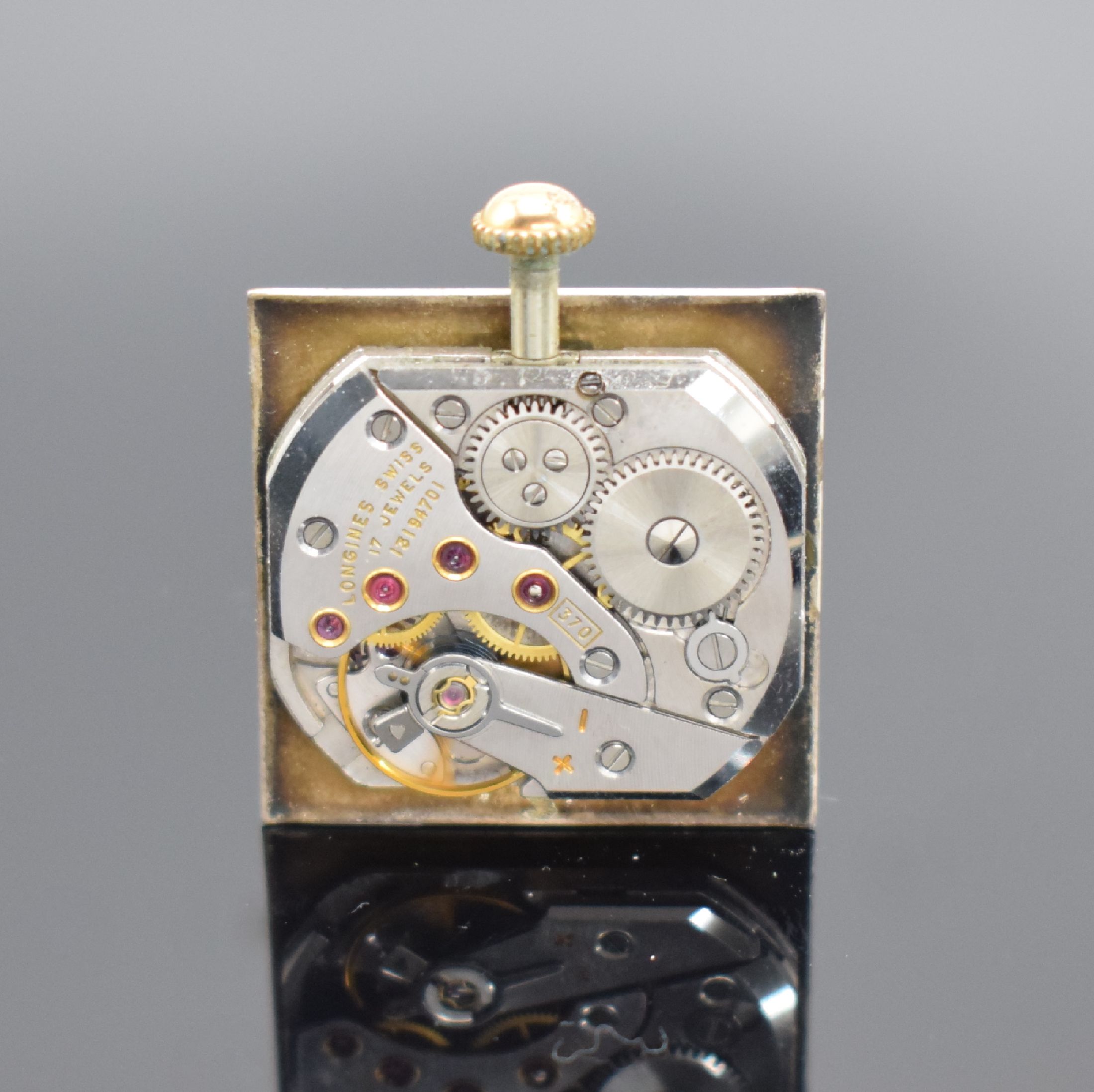Detail d: LONGINES vergoldete Armbanduhr Referenz 7731/1, Schweiz um 1968, Handaufzug, Stahlboden aufgedr., silb. Zifferbl. altersb. fl., 4 gold. Std.-Ind. & ...