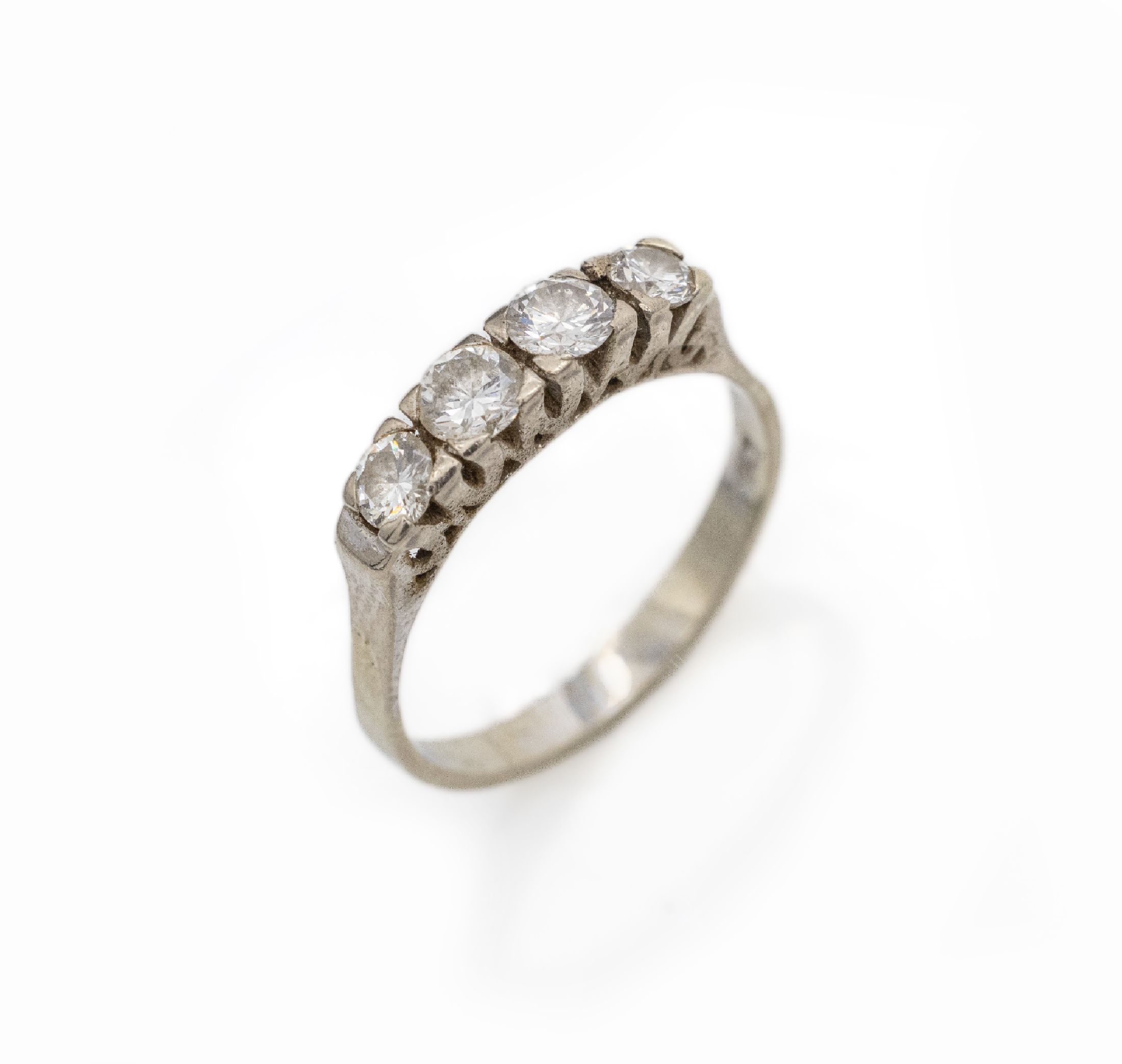 14 kt Gold Brillant-Ring, WG 585/000, 4 Brillanten zus. ca. 0.50 ct Weiß/si, RW 54, ca. 2.9 g, Reinigung notwendig