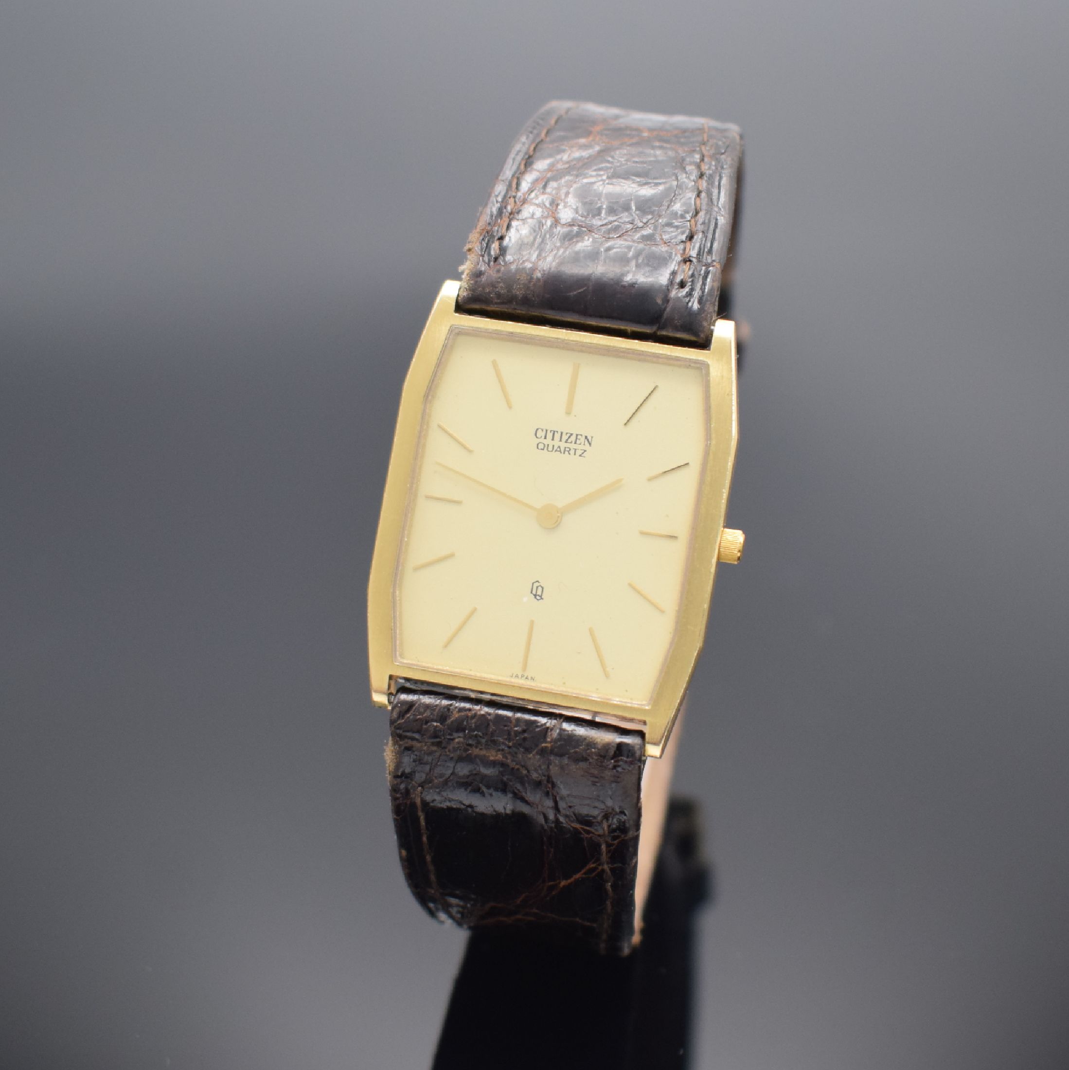 CITIZEN sehr flache Armbanduhr in GG 750/000, Japan um 1980, quarz, Boden aufgedr., champagnerfarb. Zifferbl. m. gold. Std.-Ind. & -Zeigern, M. ca. ...