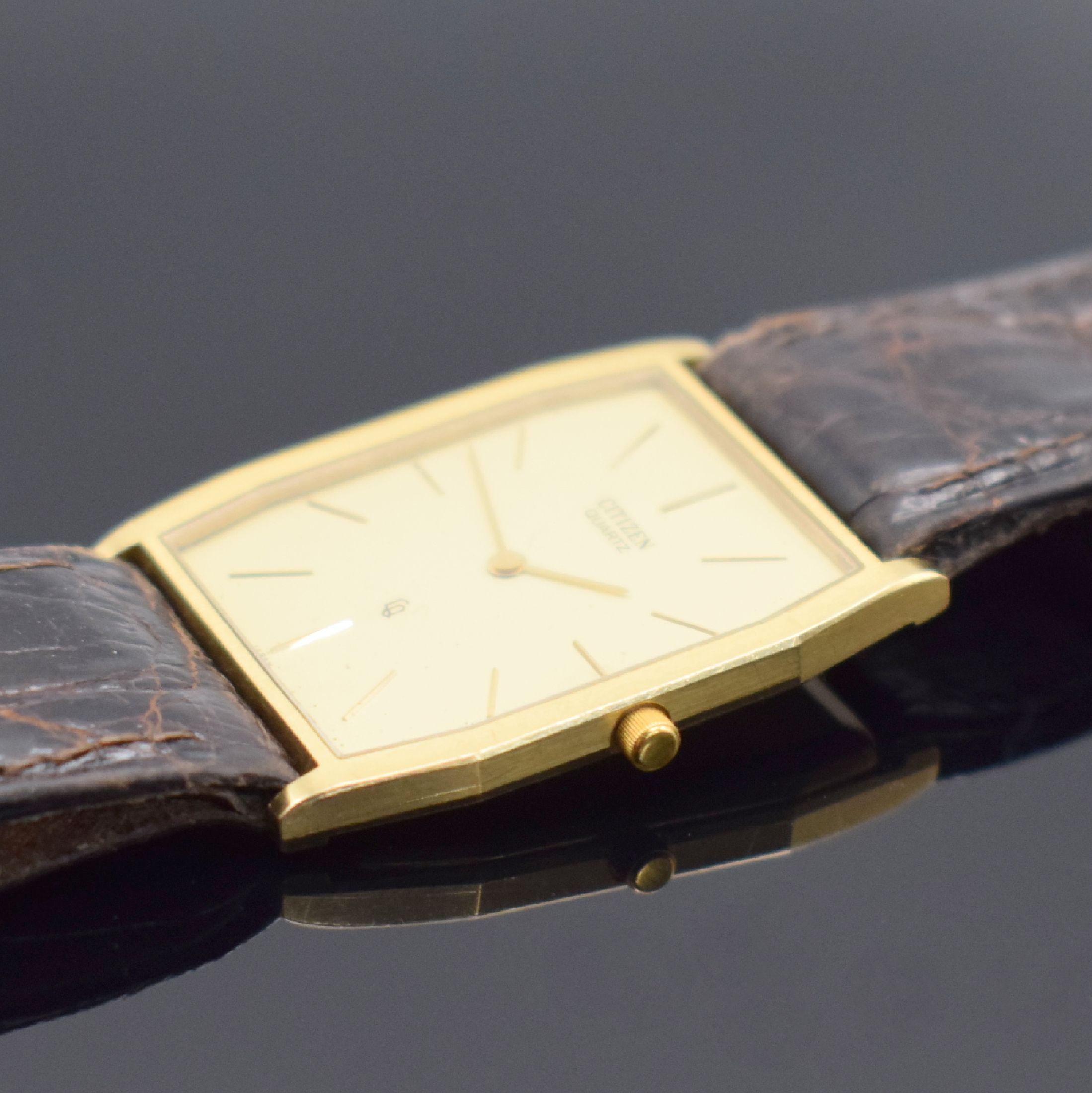 Detail b: CITIZEN sehr flache Armbanduhr in GG 750/000, Japan um 1980, quarz, Boden aufgedr., champagnerfarb. Zifferbl. m. gold. Std.-Ind. & -Zeigern, M. ca. ...