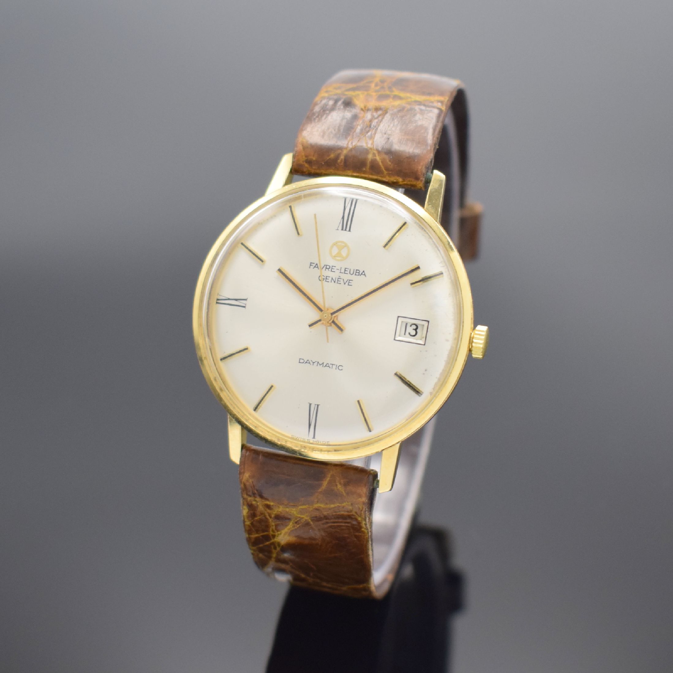 FAVRE LEUBA Daymatic Herrenarmbanduhr in GG 750/000, Schweiz um 1965, Automatik, Monocoque-Geh., Glasrand aufgedr., silb. Zifferbl. l. fl., gold. ...