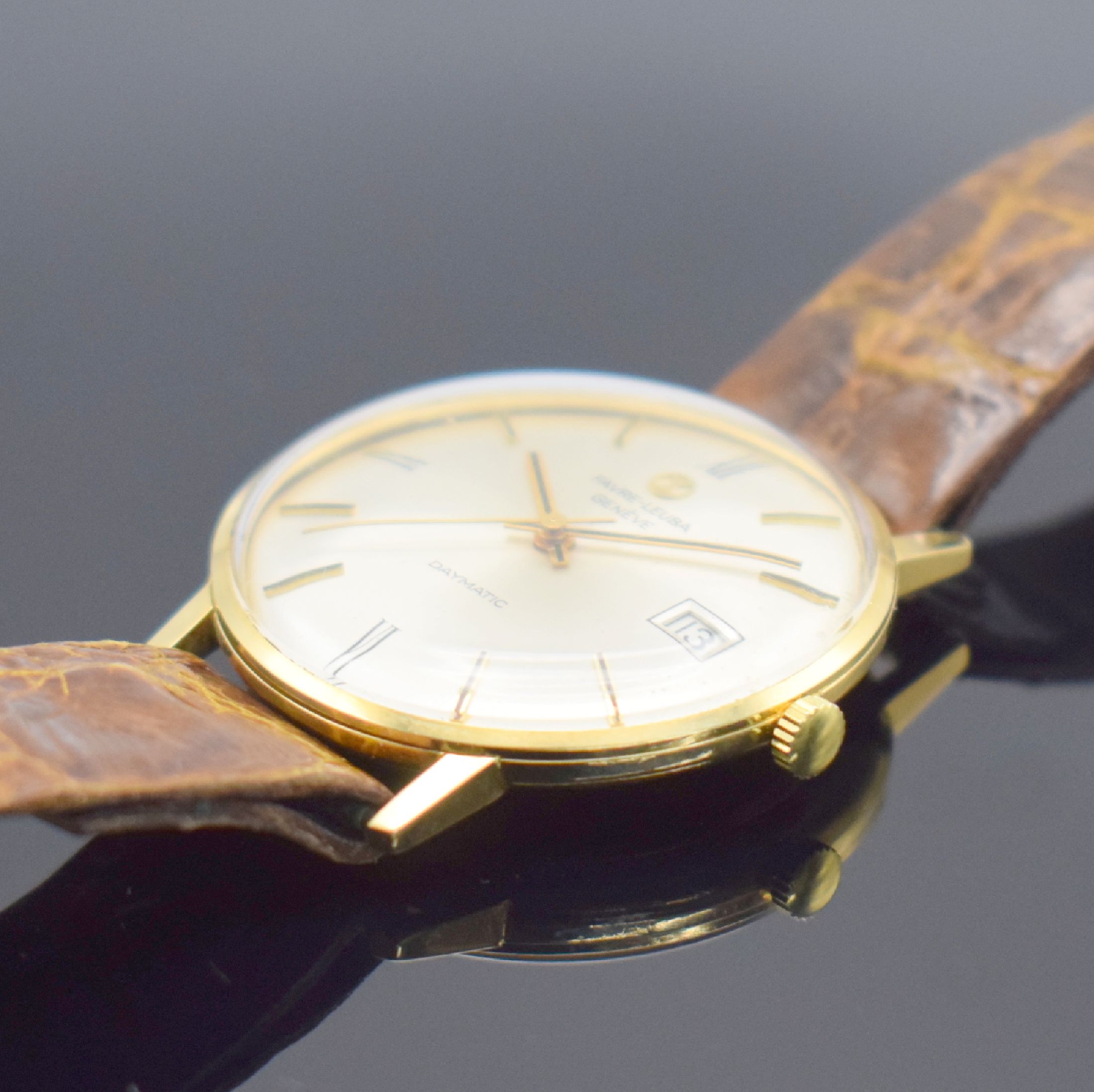 Detail b: FAVRE LEUBA Daymatic Herrenarmbanduhr in GG 750/000, Schweiz um 1965, Automatik, Monocoque-Geh., Glasrand aufgedr., silb. Zifferbl. l. fl., gold. ...