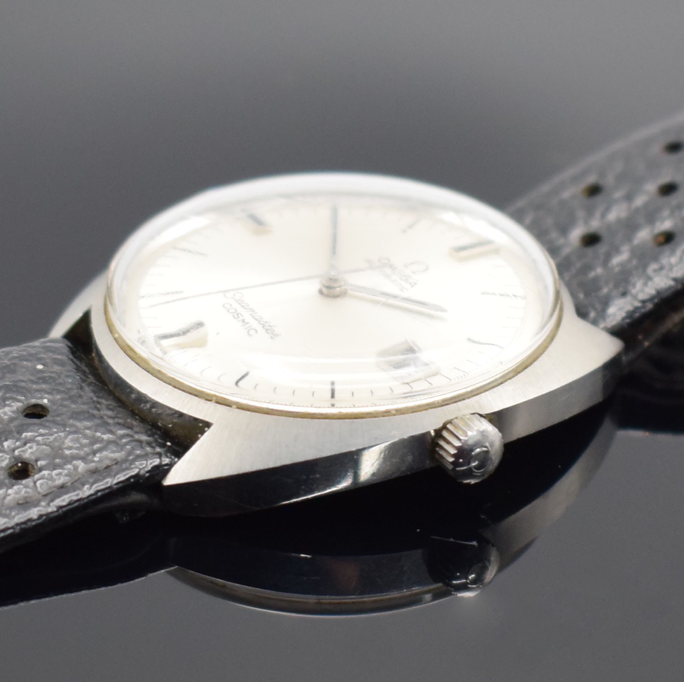 Detail c: OMEGA Seamaster Cosmic Herrenarmbanduhr Referenz 166026, Schweiz um 1969, Automatik, Monocoque-Geh. in Edelstahl, Lederband m. orig. Dornschl., get. ...