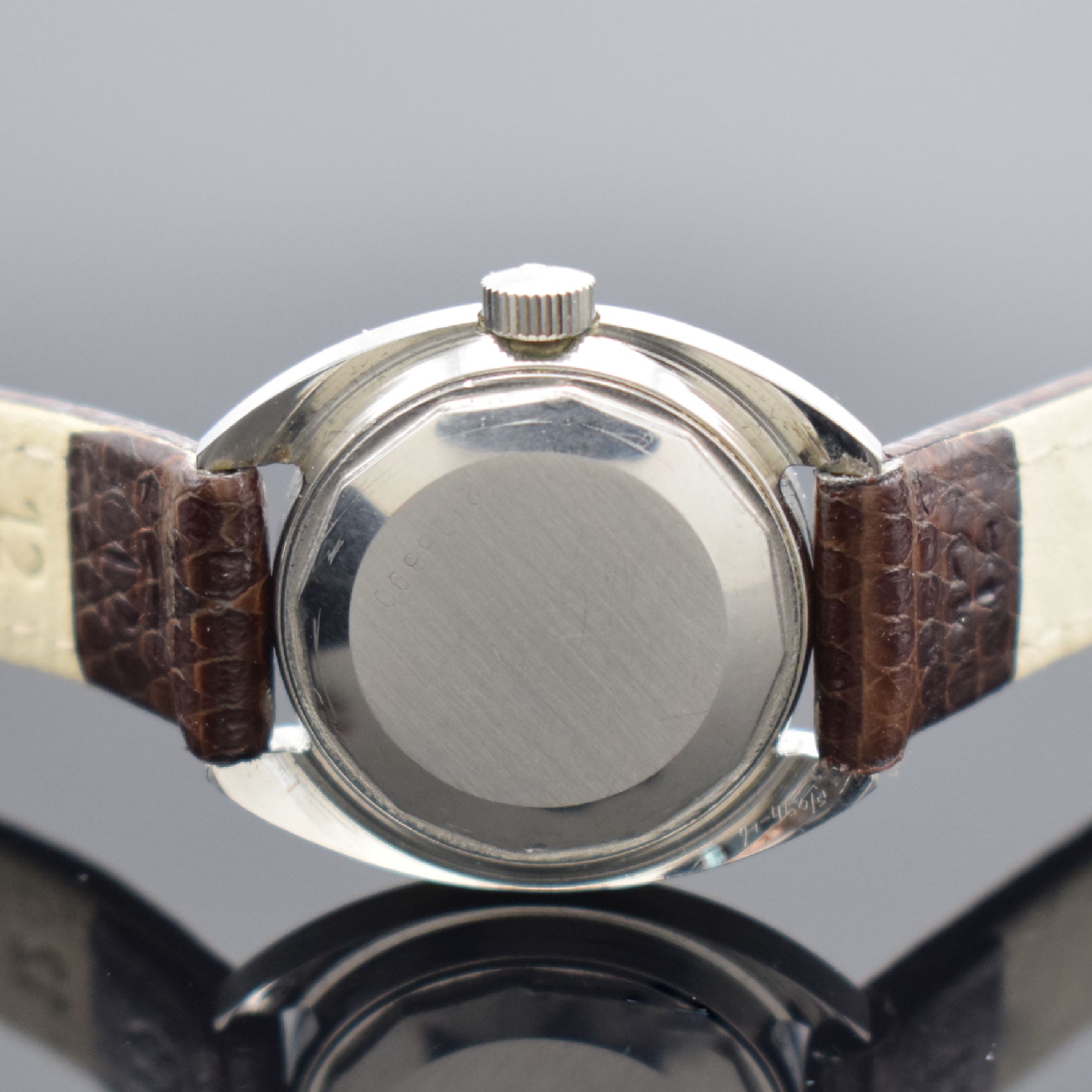 Detail d: IWC Damenarmbanduhr in Stahl Referenz R 4111, Handaufzug, Schweiz um 1972, Boden verschr., Lederband m. orig. Dornschl., silb. Zifferbl. m. aufgel. ...