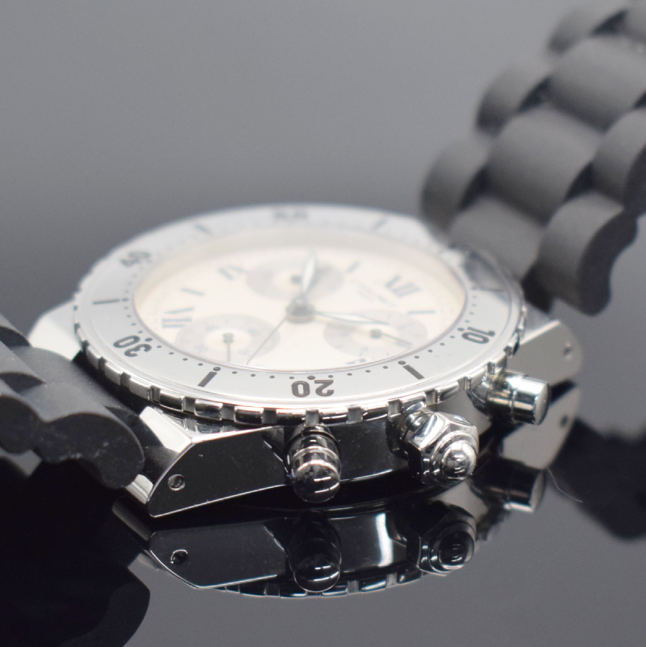 Detail c: CHAUMET Armbandchronograph Referenz 625, quarz, Schweiz/Frankreich um 2010, Edelstahlgeh. inkl. orig. Kautschukband m. orig. Faltschl., Boden 8-fach ...
