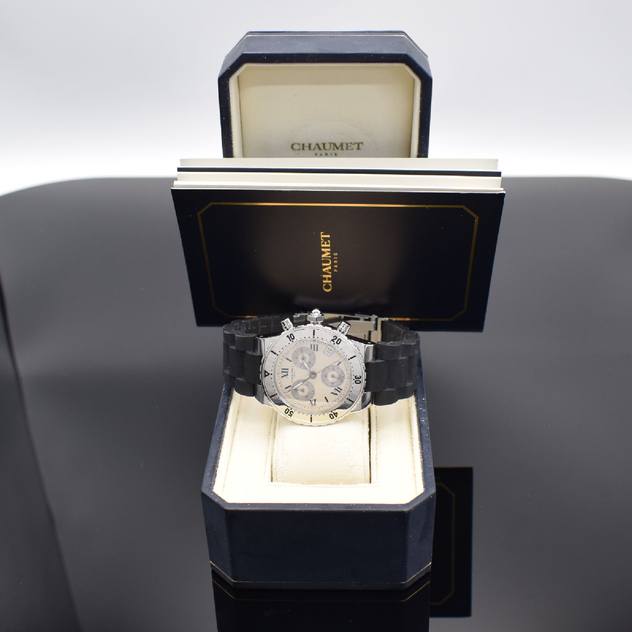Detail e: CHAUMET Armbandchronograph Referenz 625, quarz, Schweiz/Frankreich um 2010, Edelstahlgeh. inkl. orig. Kautschukband m. orig. Faltschl., Boden 8-fach ...